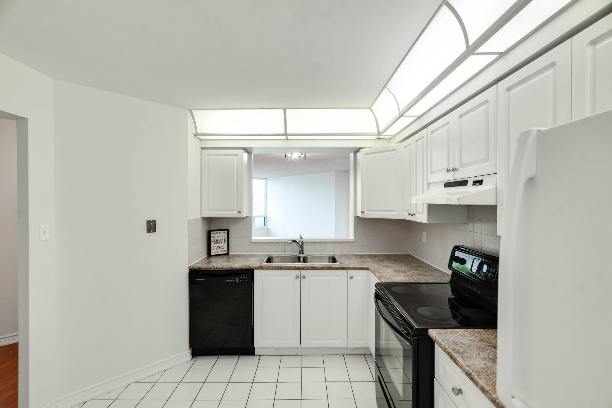 120 Promenade Cir Vaughan, ON L4J 7W9