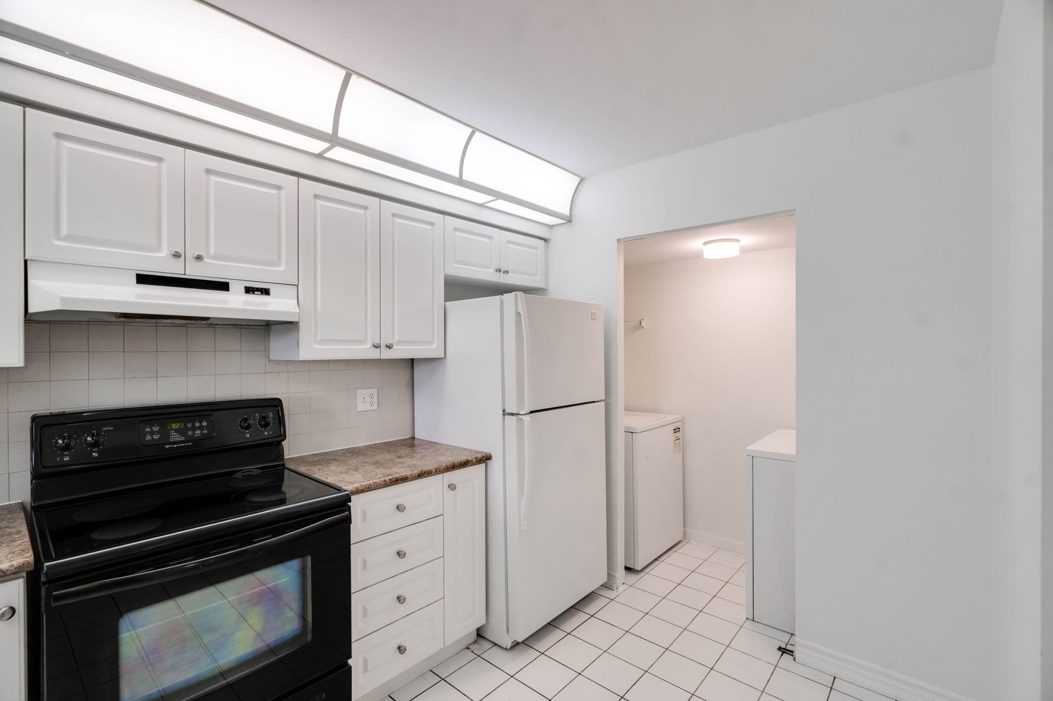 120 Promenade Cir Vaughan, ON L4J 7W9