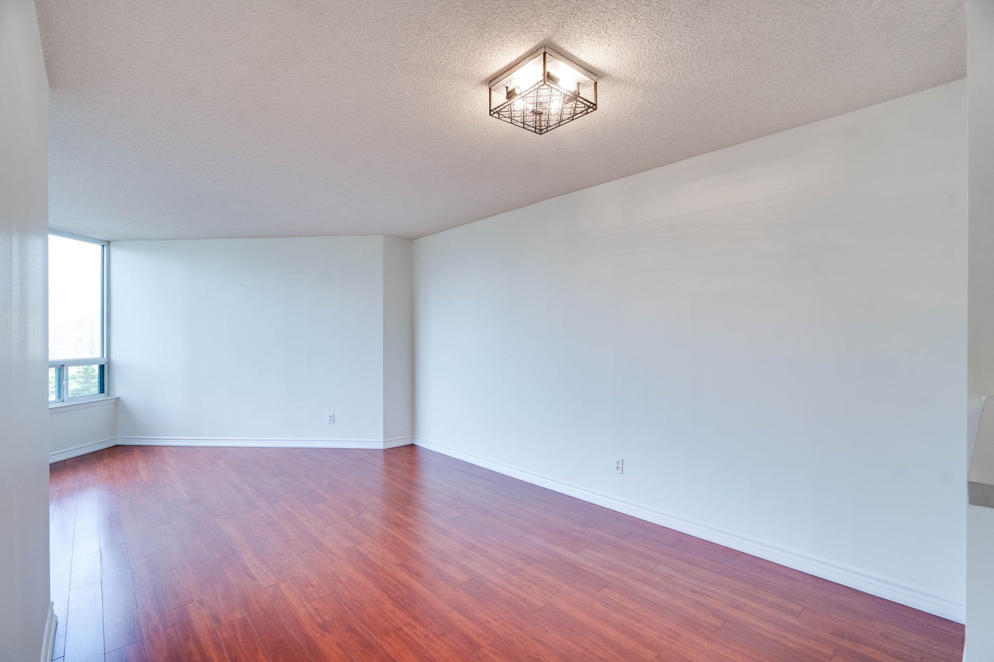 120 Promenade Cir Vaughan, ON L4J 7W9