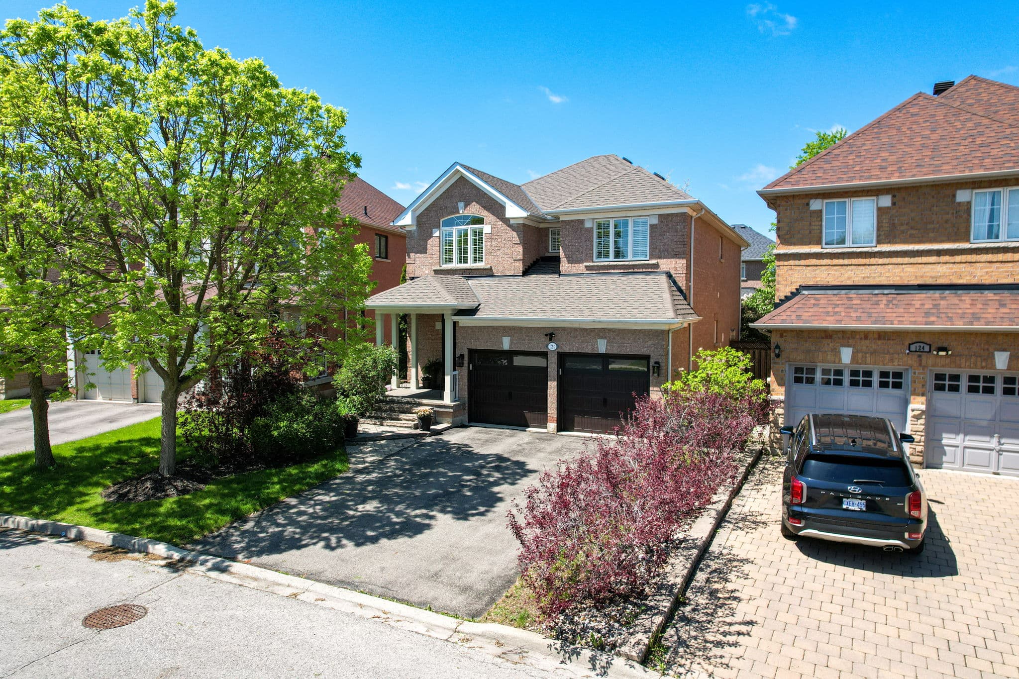 120 Sandwood Dr Vaughan, ON L4J 8W4