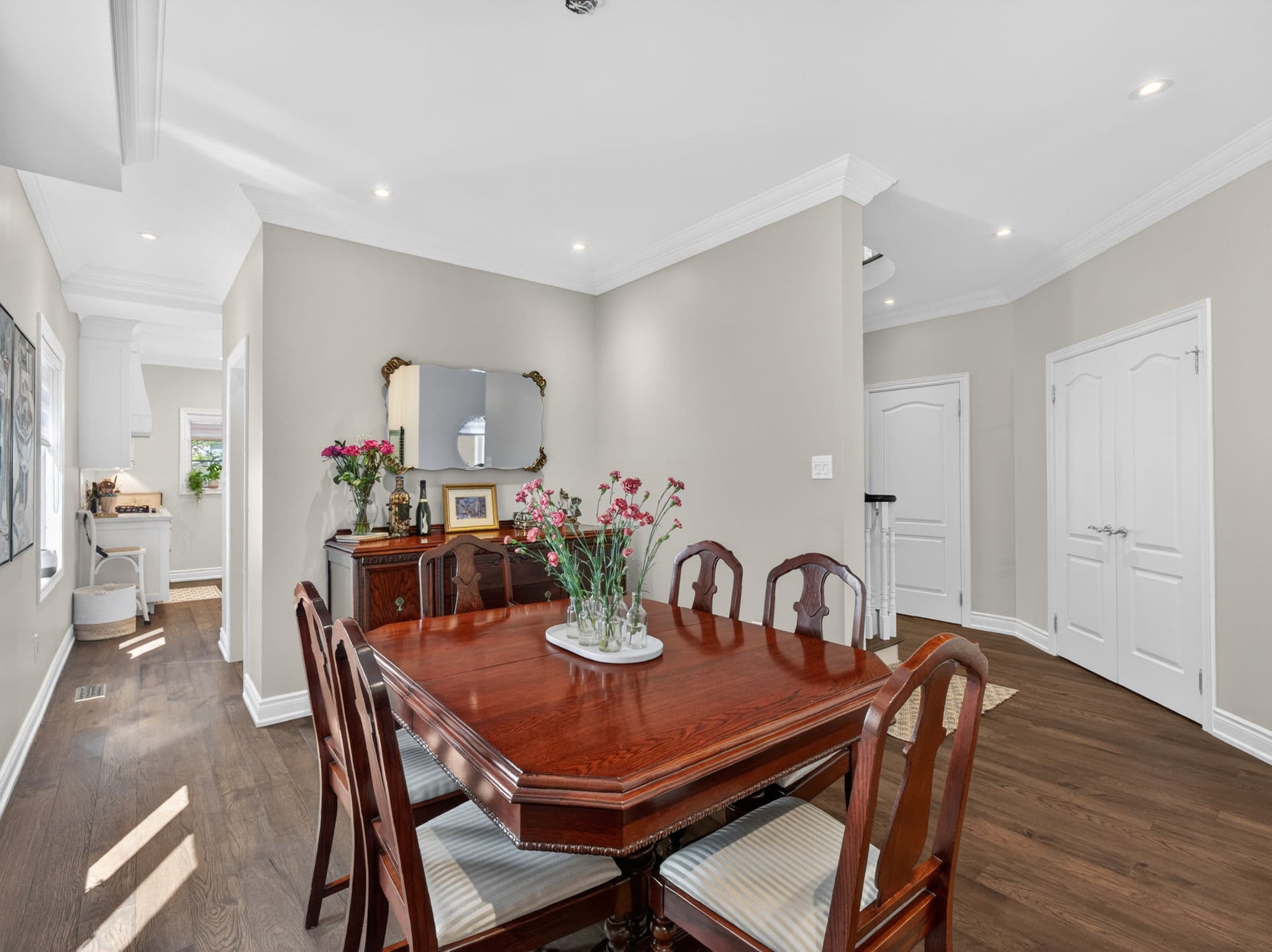 120 Sandwood Dr Vaughan, ON L4J 8W4