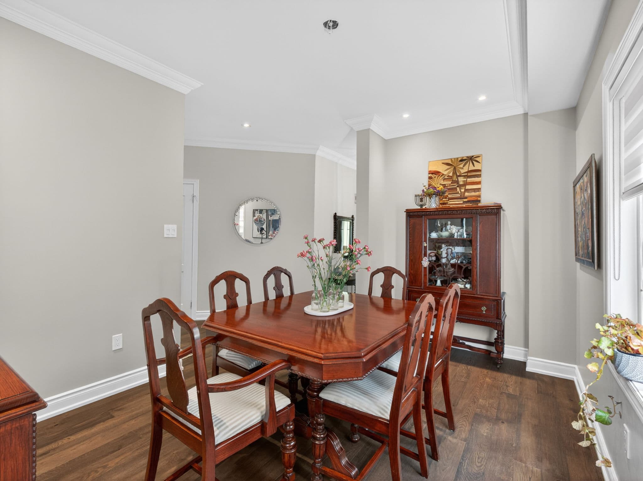 120 Sandwood Dr Vaughan, ON L4J 8W4