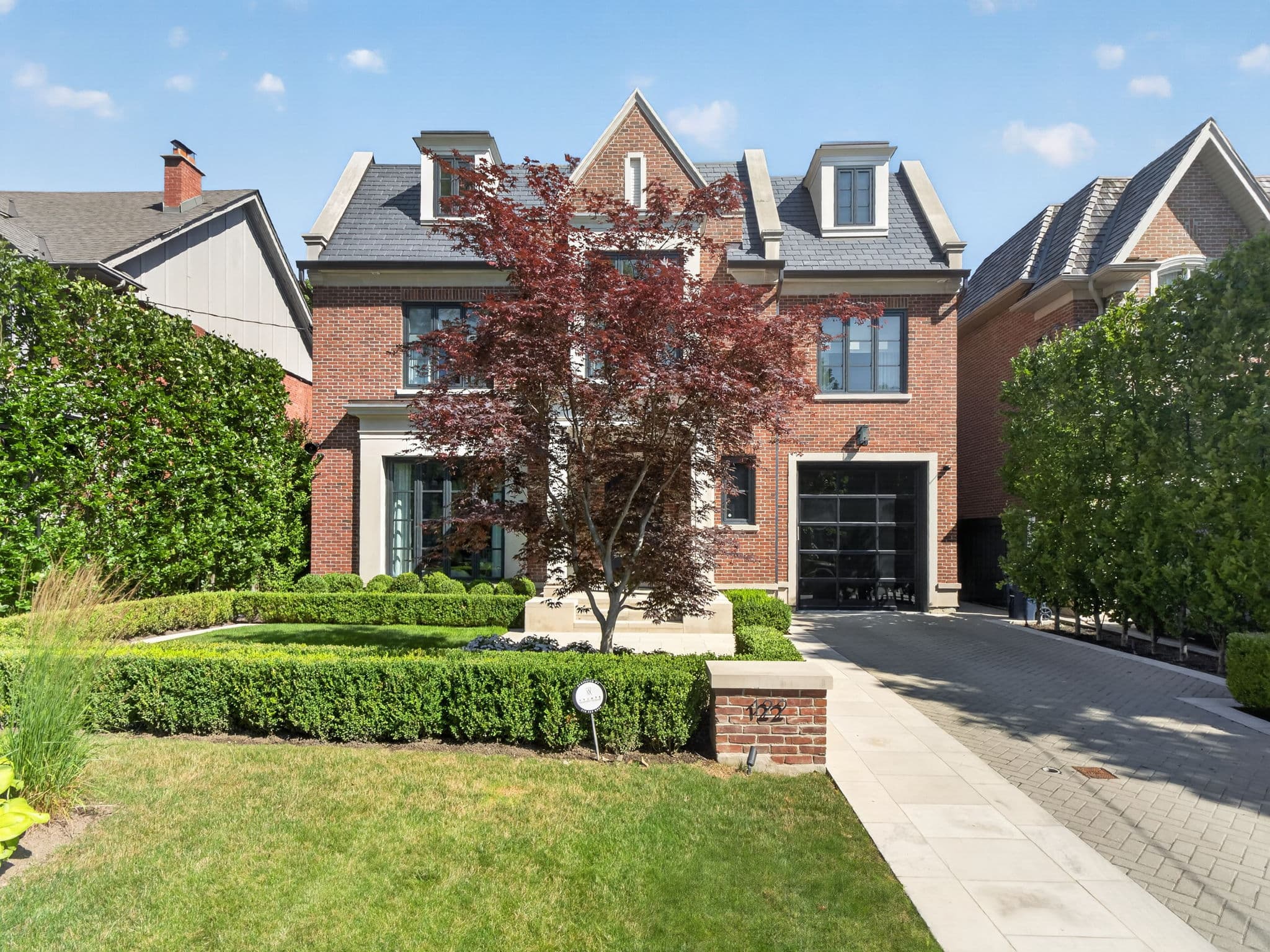 122 Lytton Blvd Toronto, ON M4R 1L4