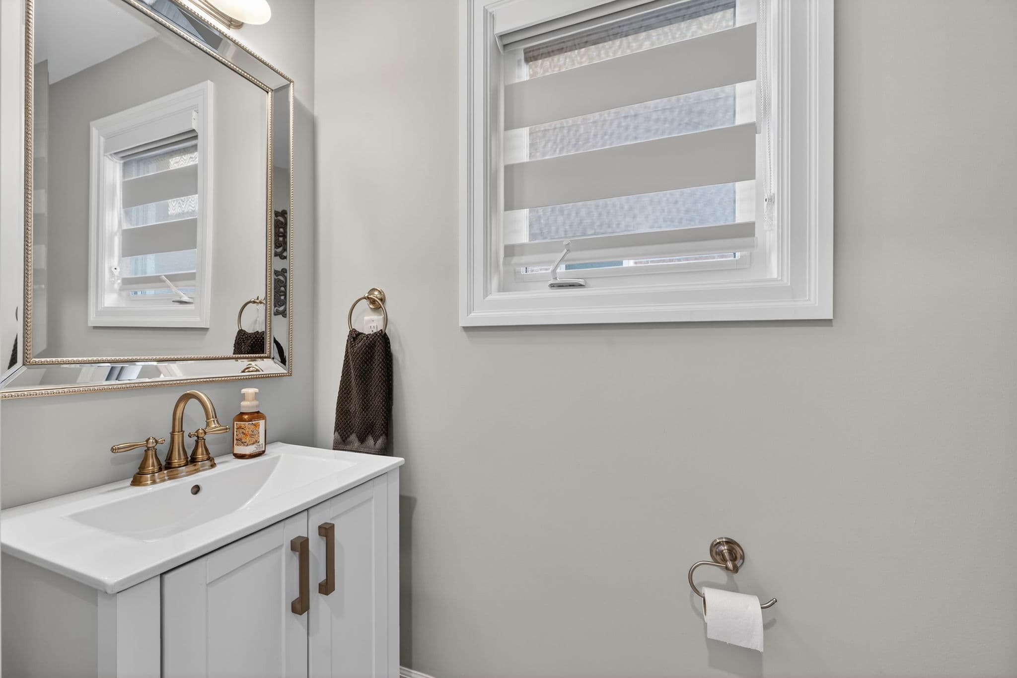 123 Russel Dr Bradford West Gwillimbury, ON L3Z 3B9