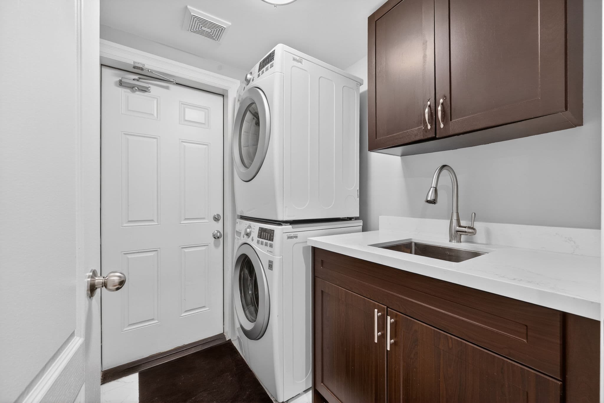 123 Russel Dr Bradford West Gwillimbury, ON L3Z 3B9