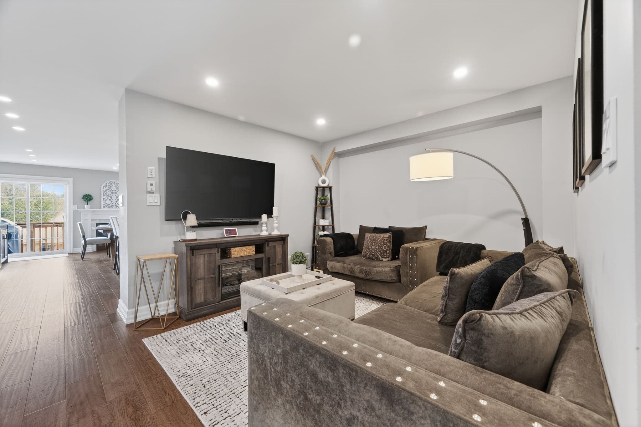 123 Russel Dr Bradford West Gwillimbury, ON L3Z 3B9