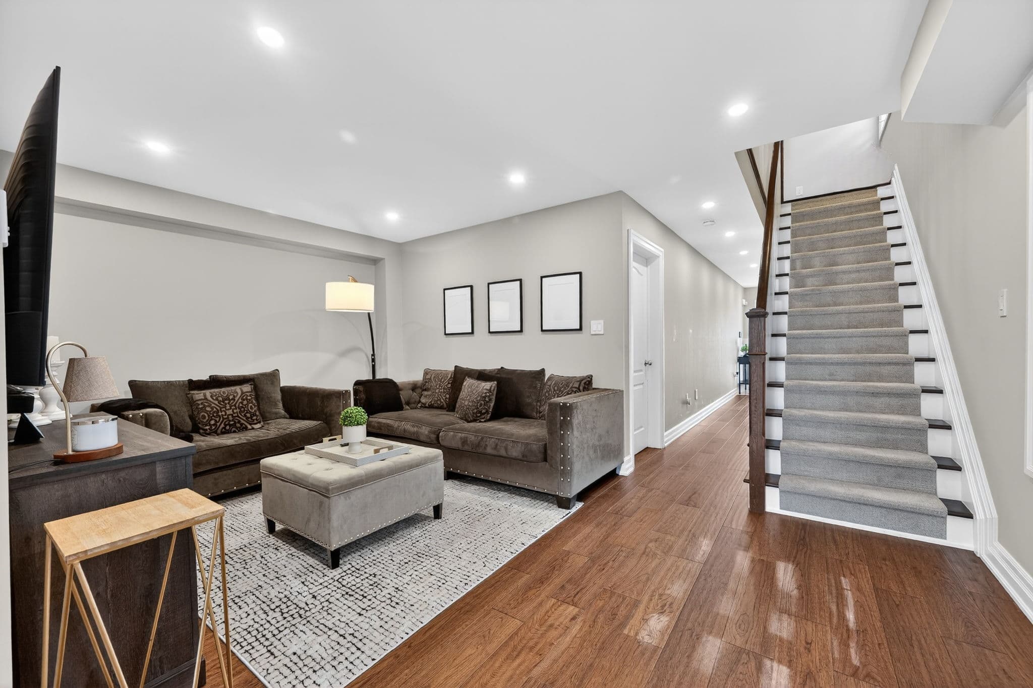 123 Russel Dr Bradford West Gwillimbury, ON L3Z 3B9