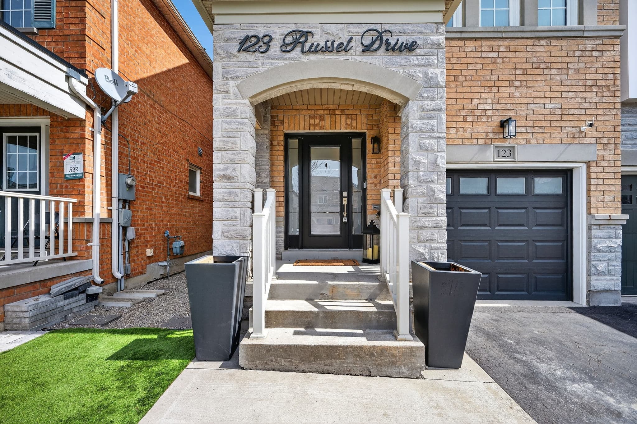 123 Russel Dr Bradford West Gwillimbury, ON L3Z 3B9