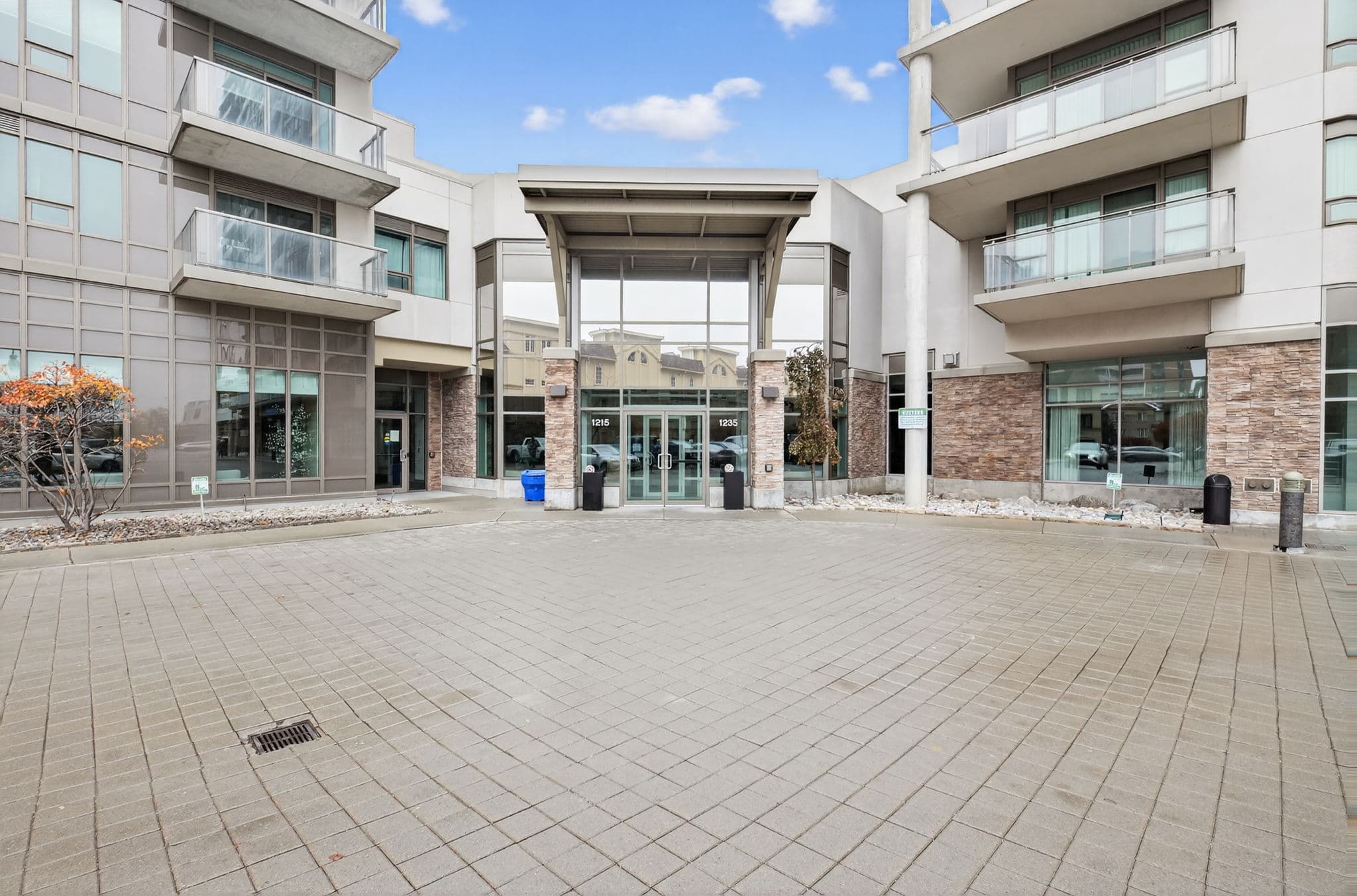 1235 Bayly St Unit 416 Pickering, ON L1W 1L7