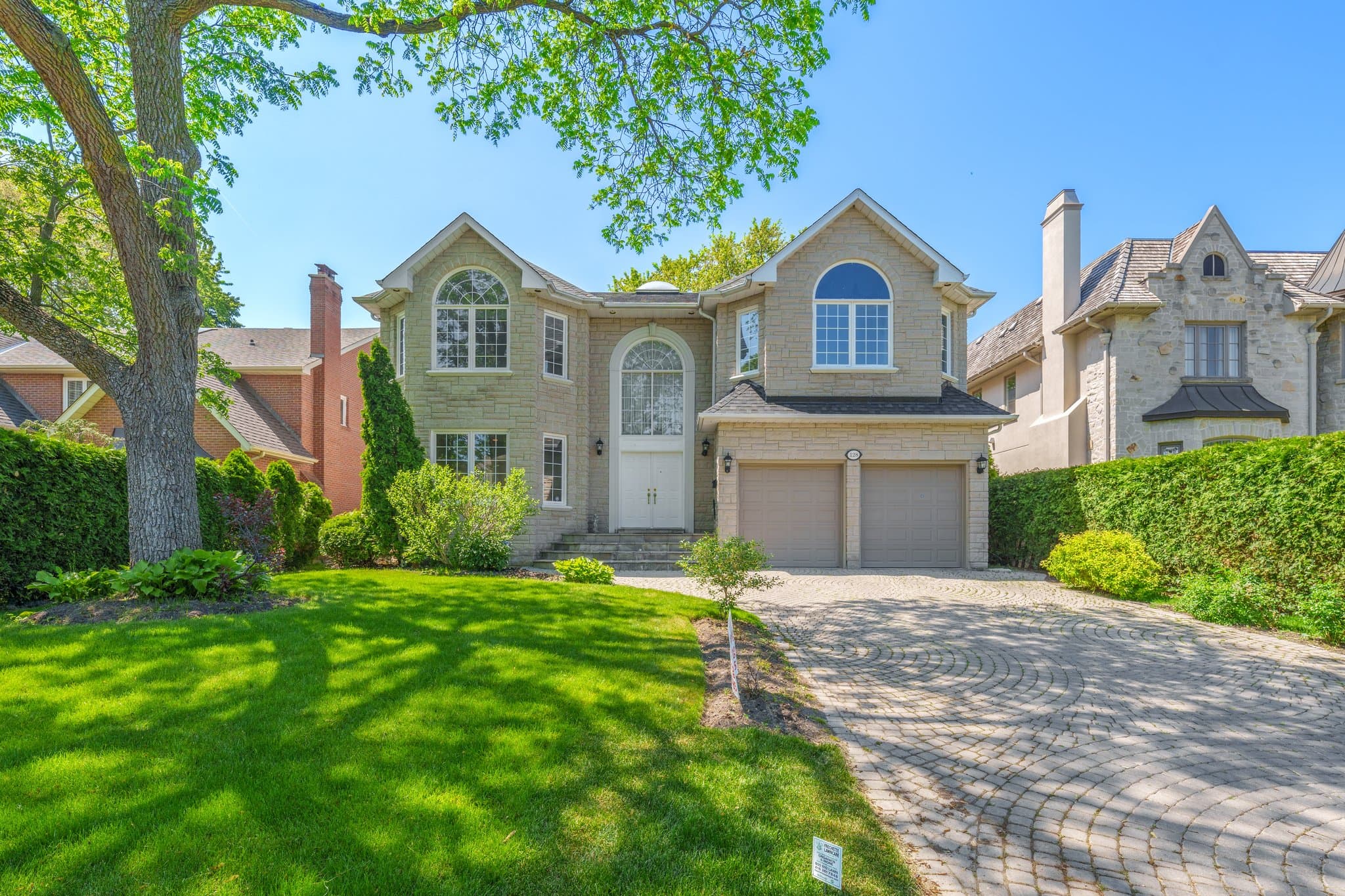 128 Yorkminster Rd Toronto, ON M2P 1M6