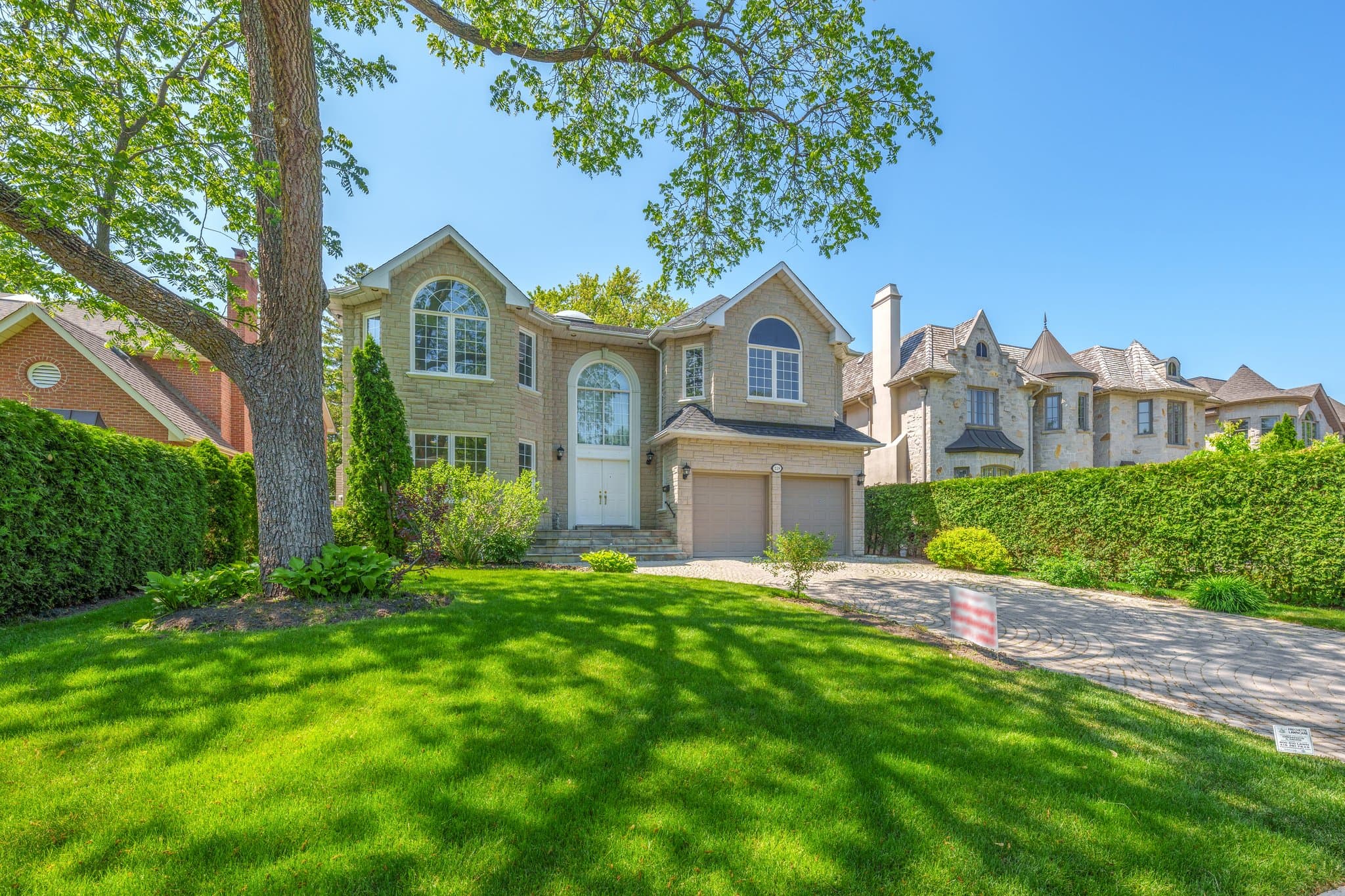 128 Yorkminster Rd Toronto, ON M2P 1M6