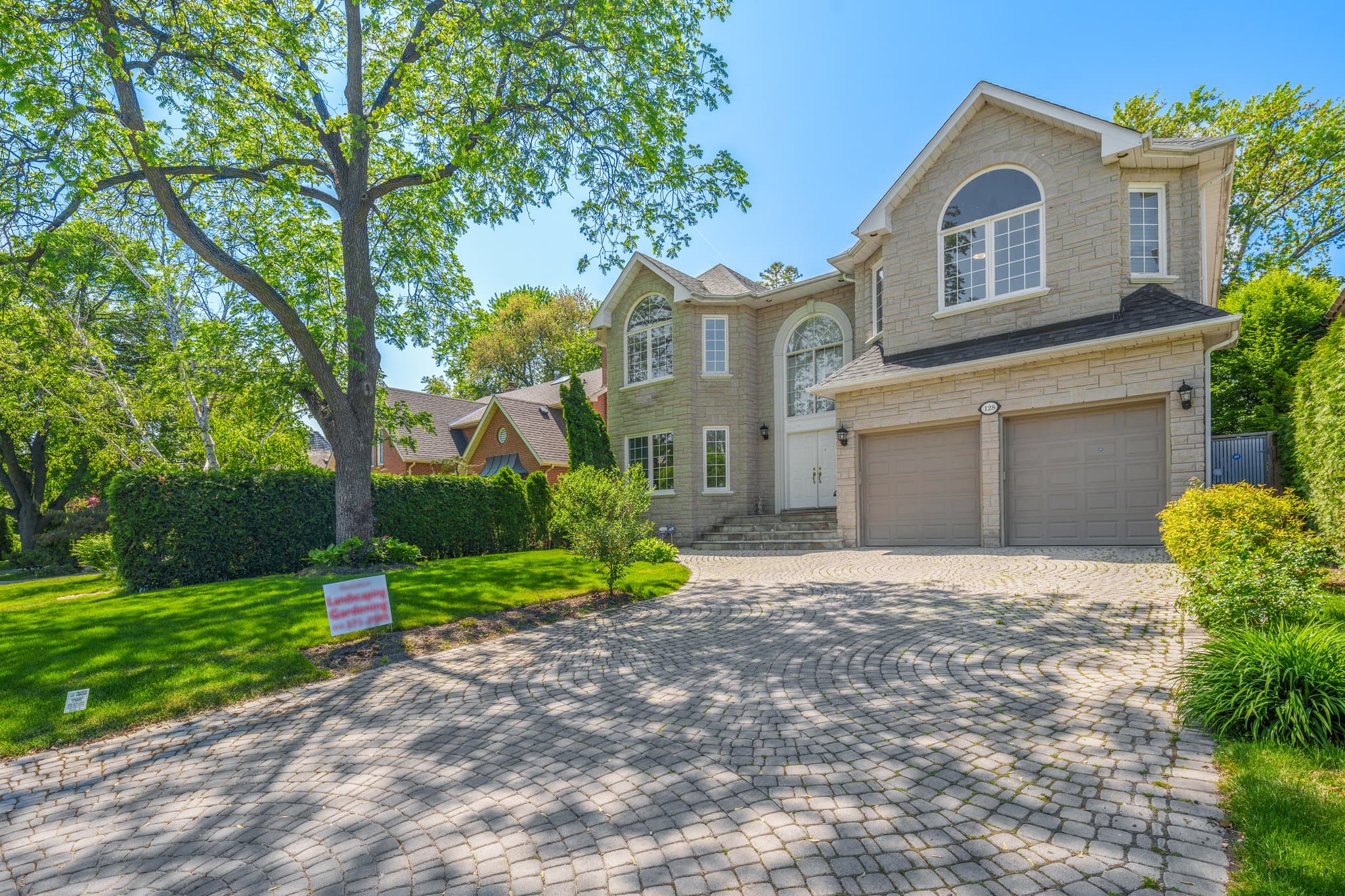 128 Yorkminster Rd Toronto, ON M2P 1M6