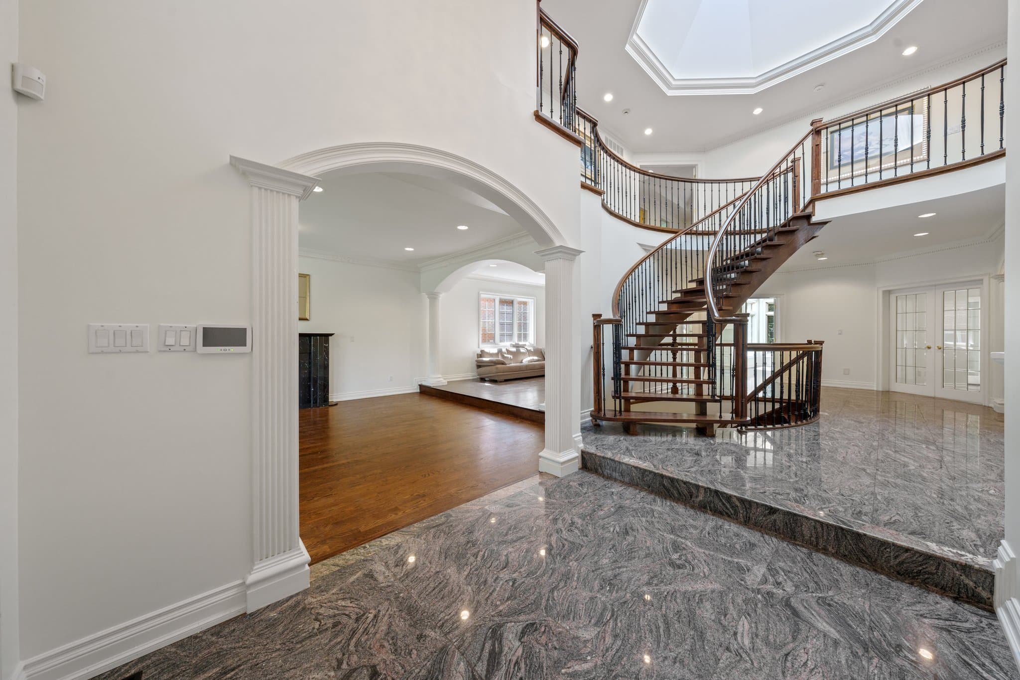 128 Yorkminster Rd Toronto, ON M2P 1M6