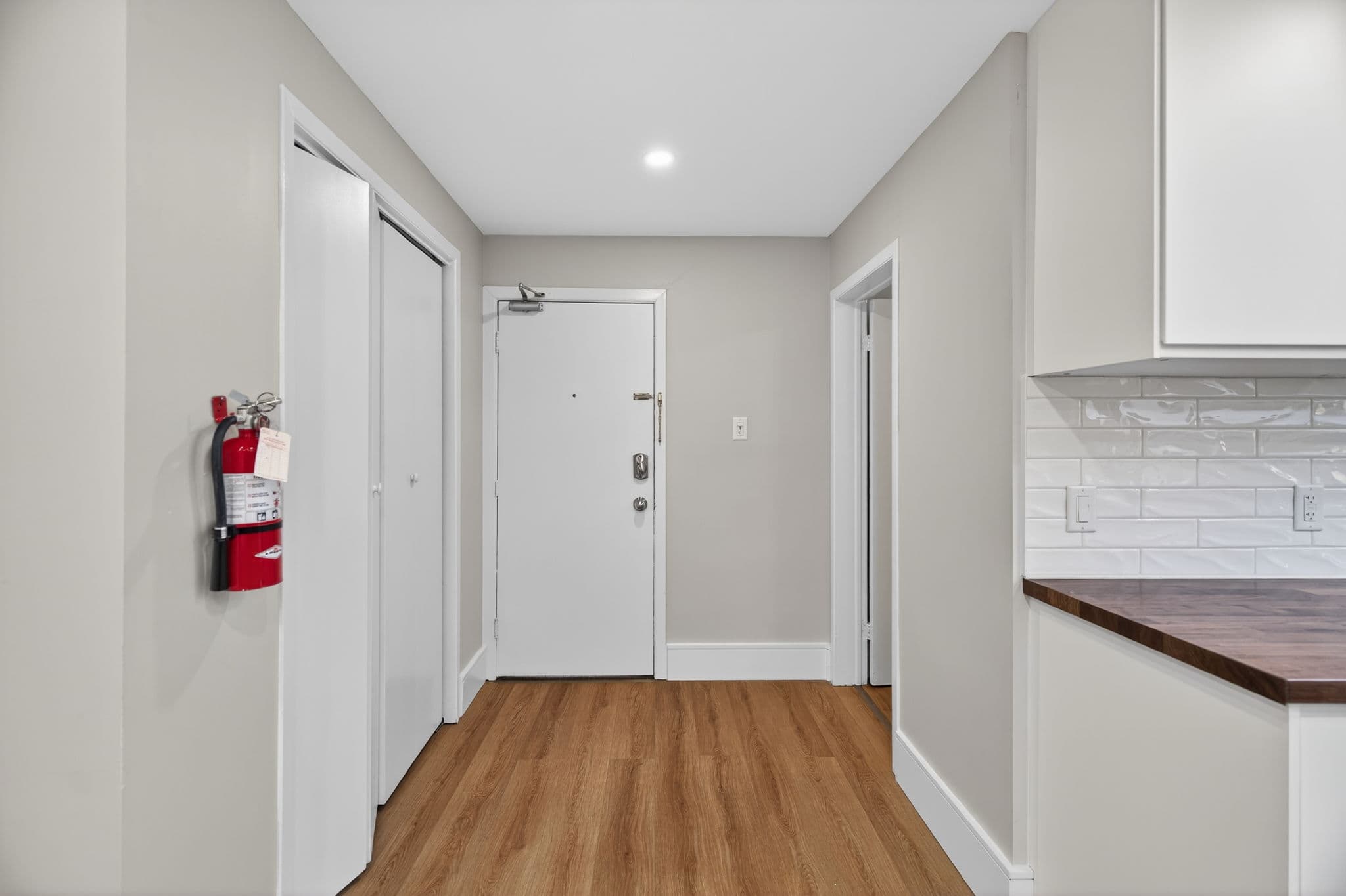 131 Lakeshore Rd E Oakville, ON L6J 1H3
