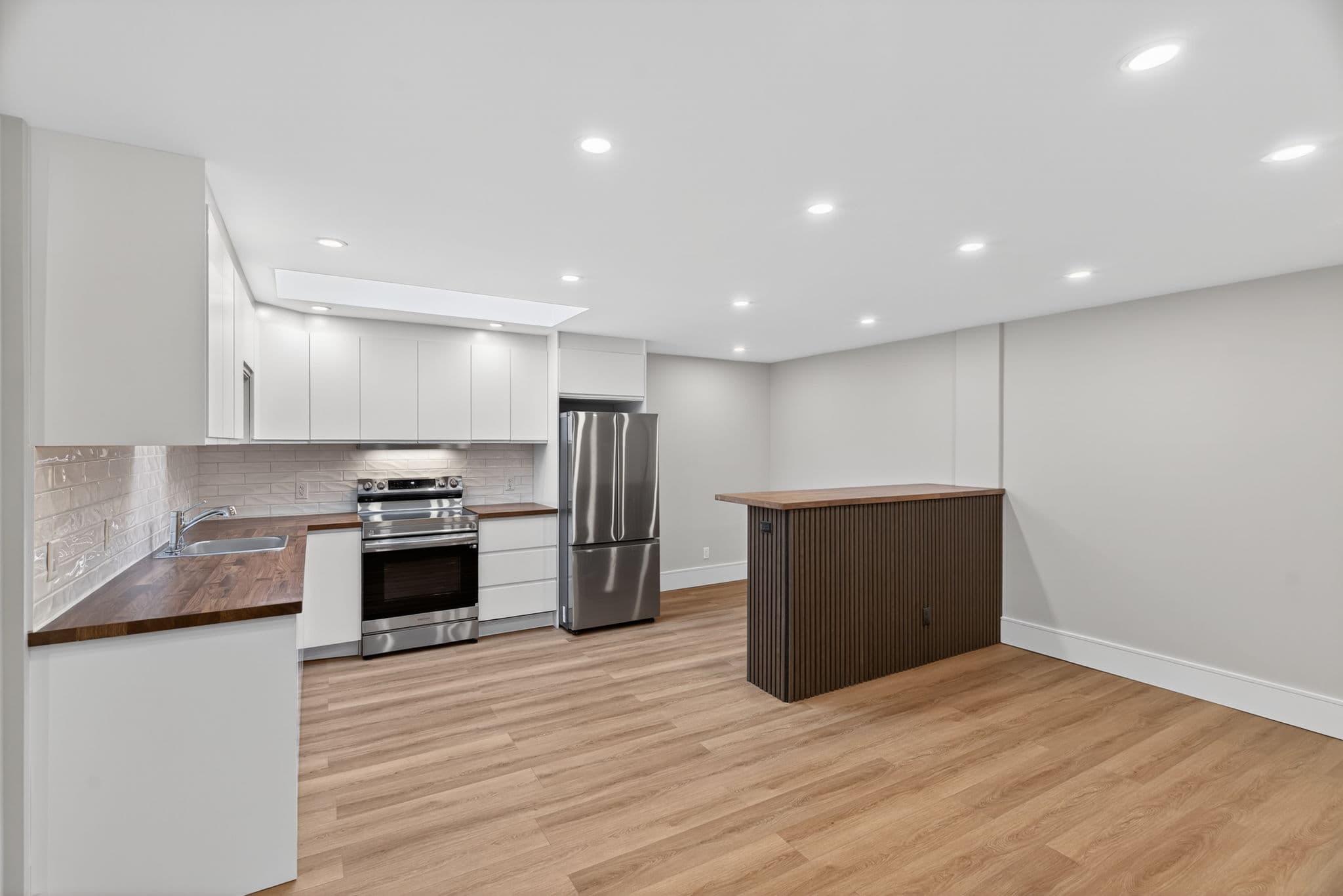 131 Lakeshore Rd E Oakville, ON L6J 1H3