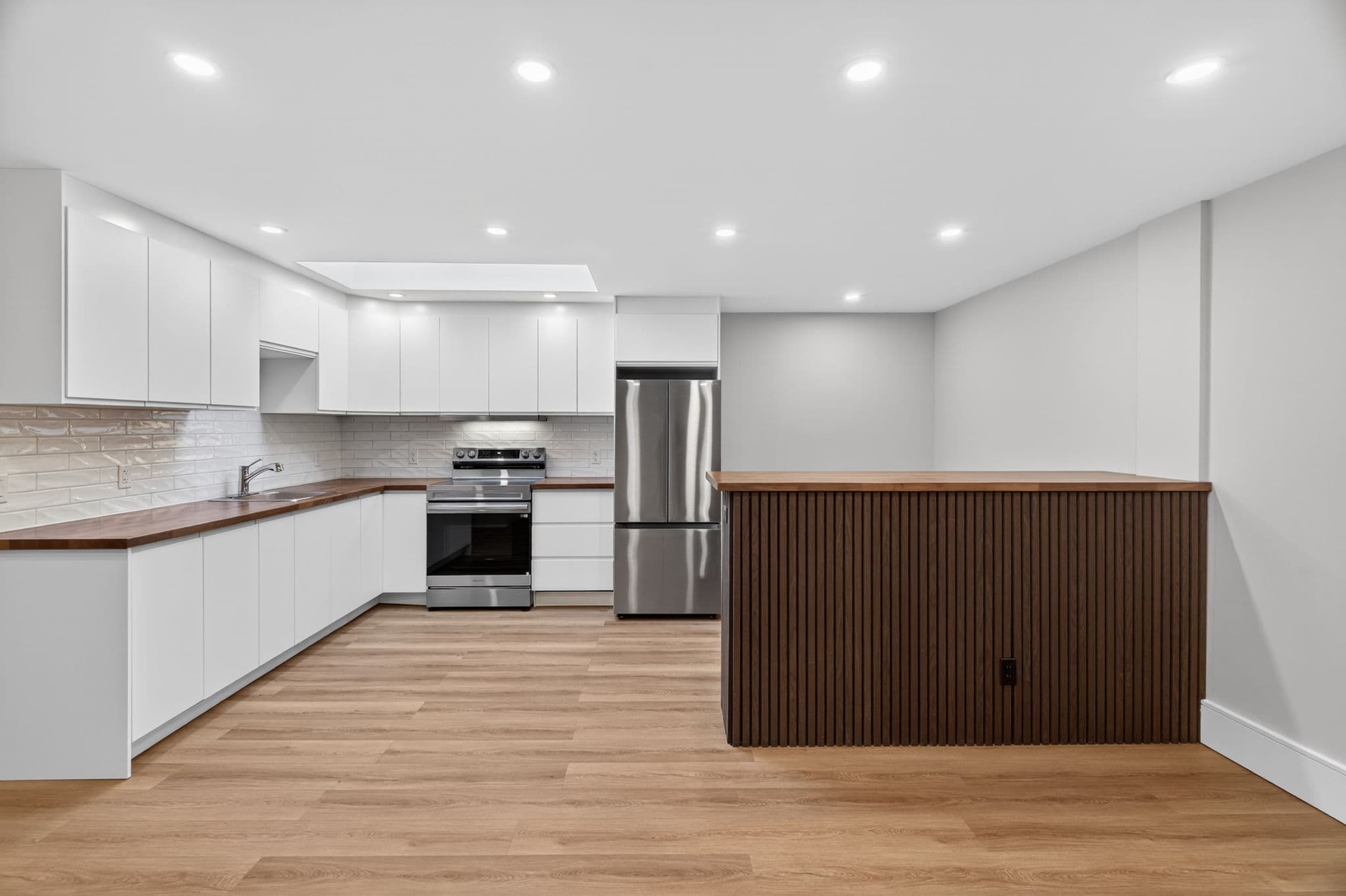 131 Lakeshore Rd E Oakville, ON L6J 1H3