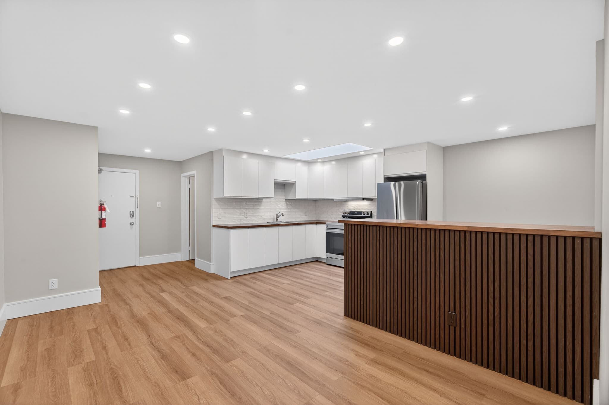 131 Lakeshore Rd E Oakville, ON L6J 1H3