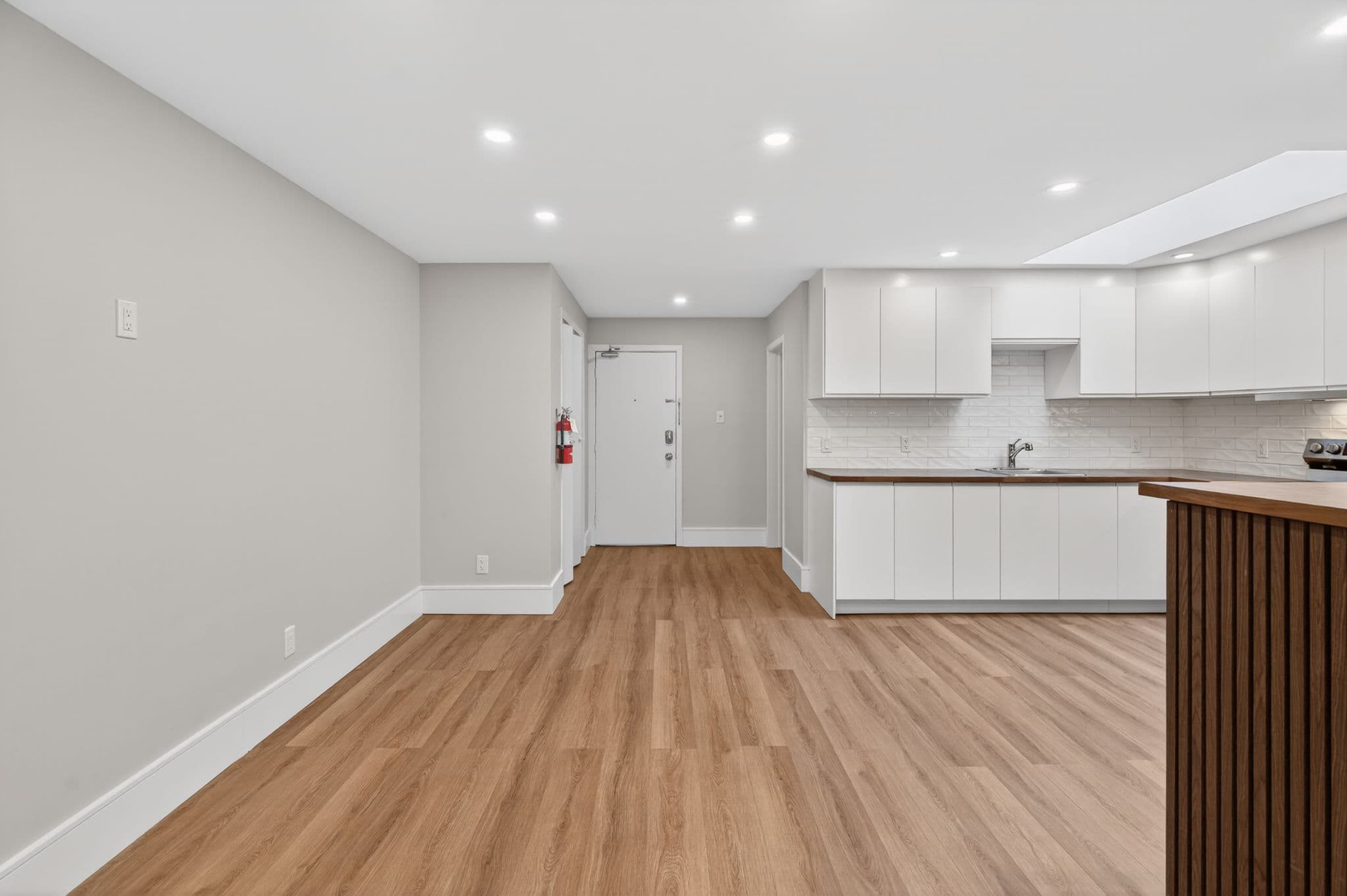 131 Lakeshore Rd E Oakville, ON L6J 1H3