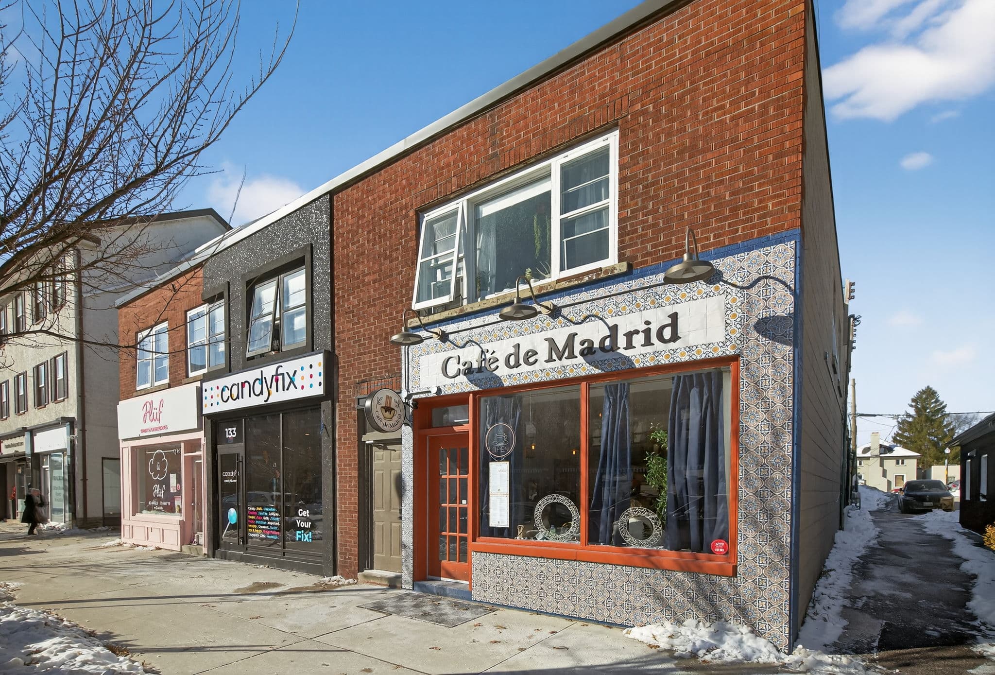 131 Lakeshore Rd E Oakville, ON L6J 1H3