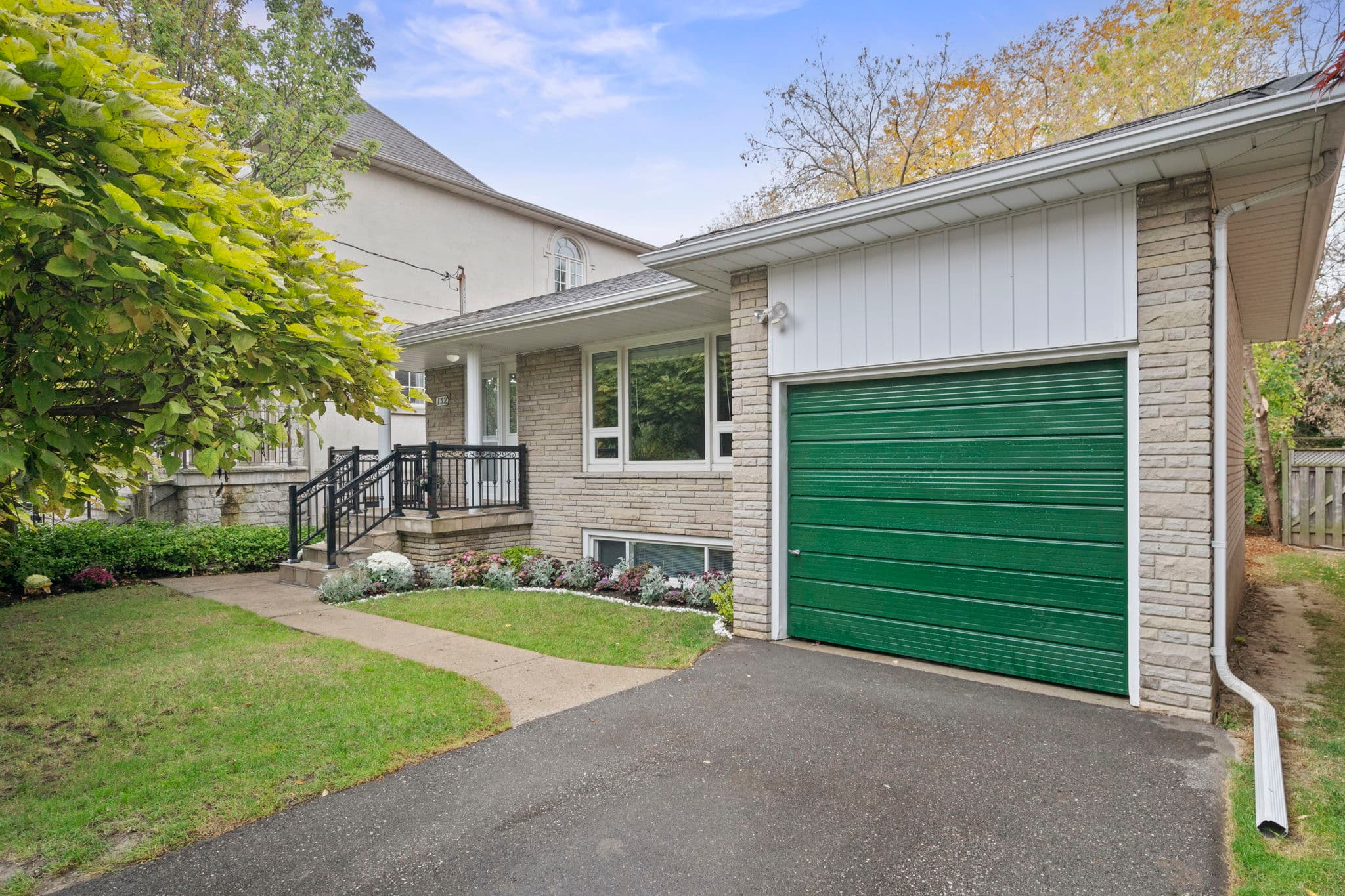132 Grey Rd Toronto, ON M5M 4G1