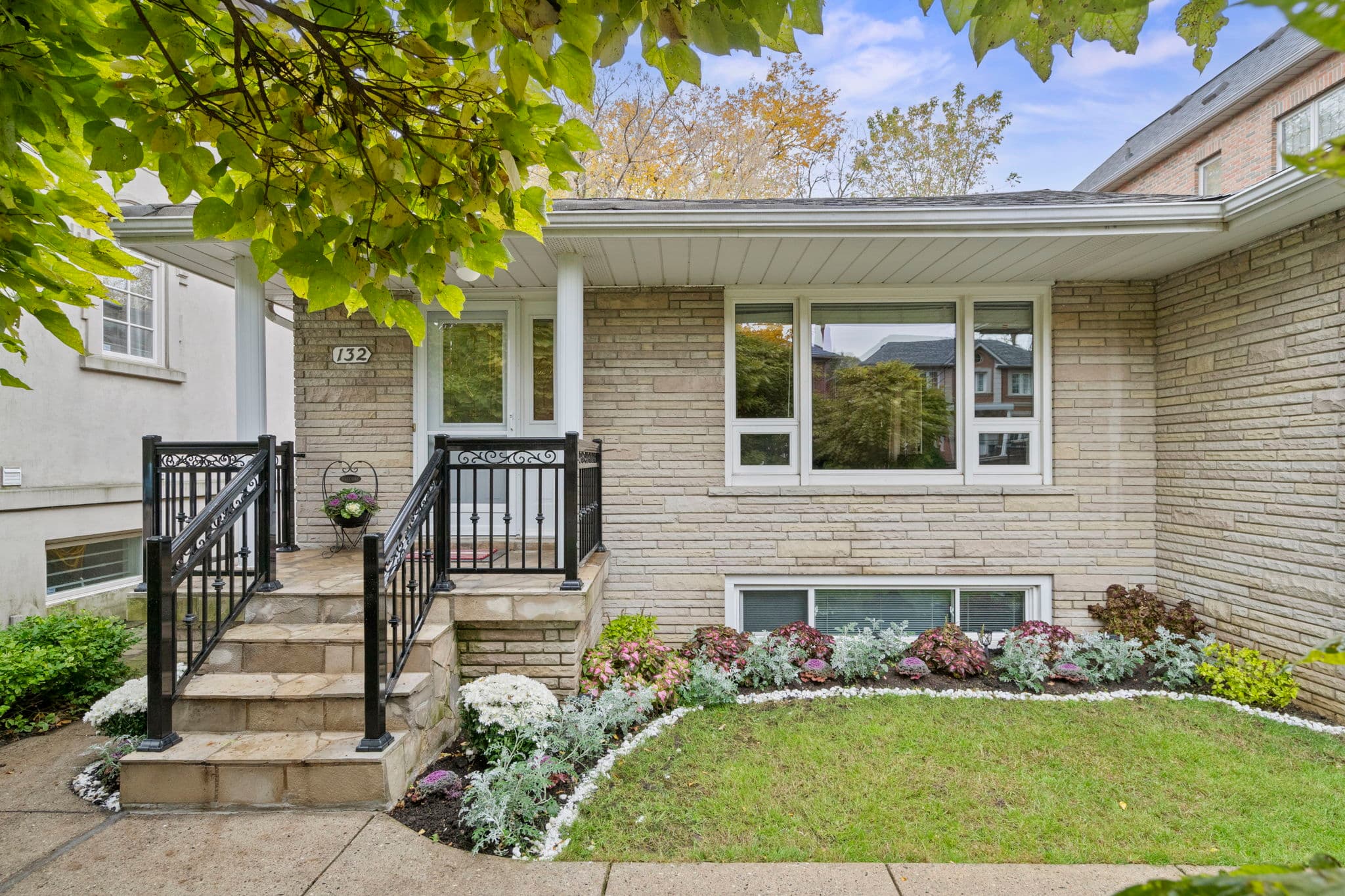 132 Grey Rd Toronto, ON M5M 4G1