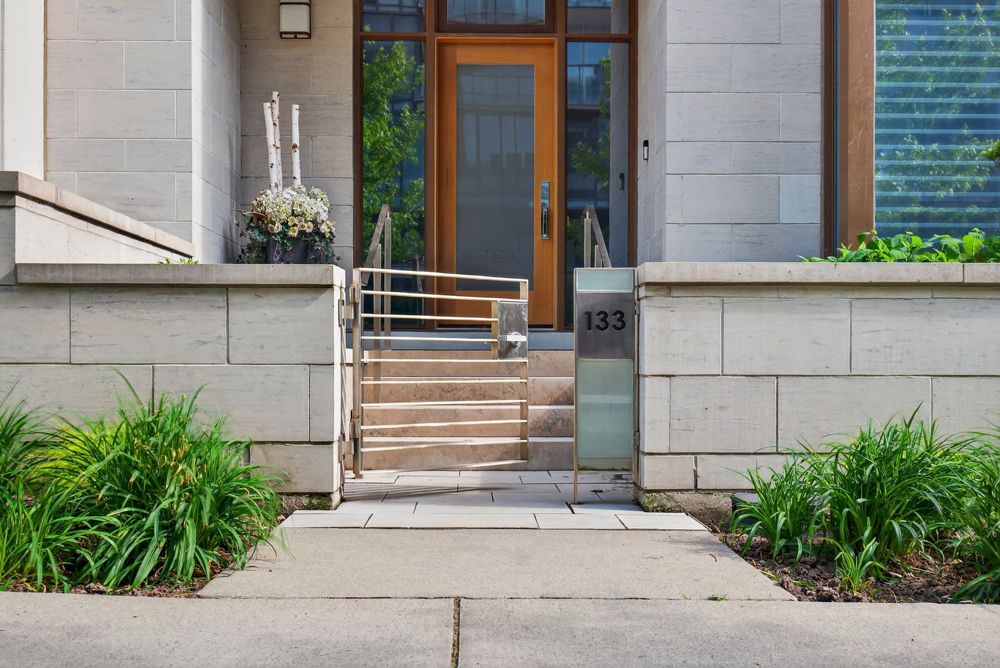 133 Pears Ave. Toronto, ON M5R 1T3