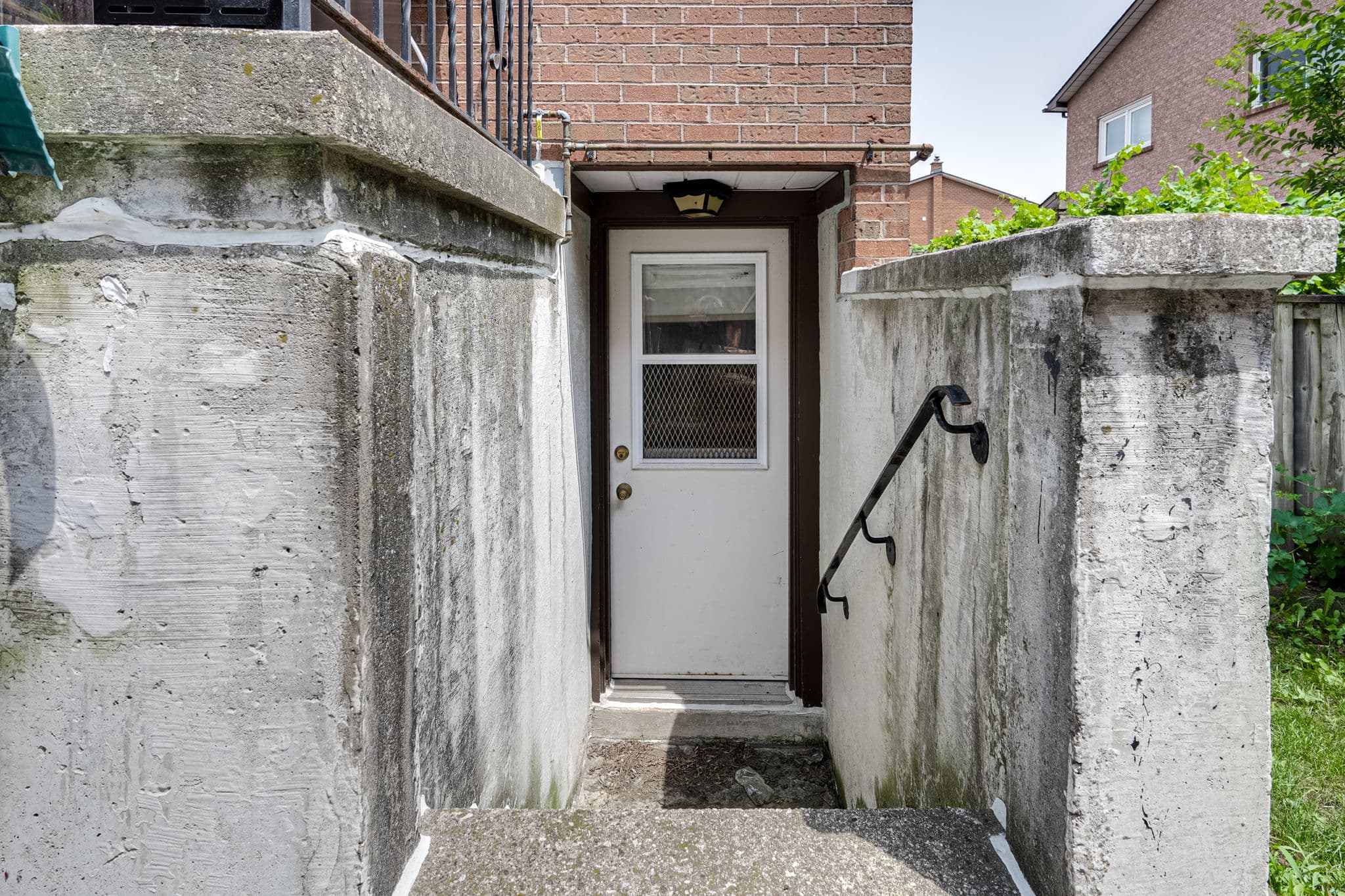 134 Beaver Terrace Toronto, ON M6H 4G8
