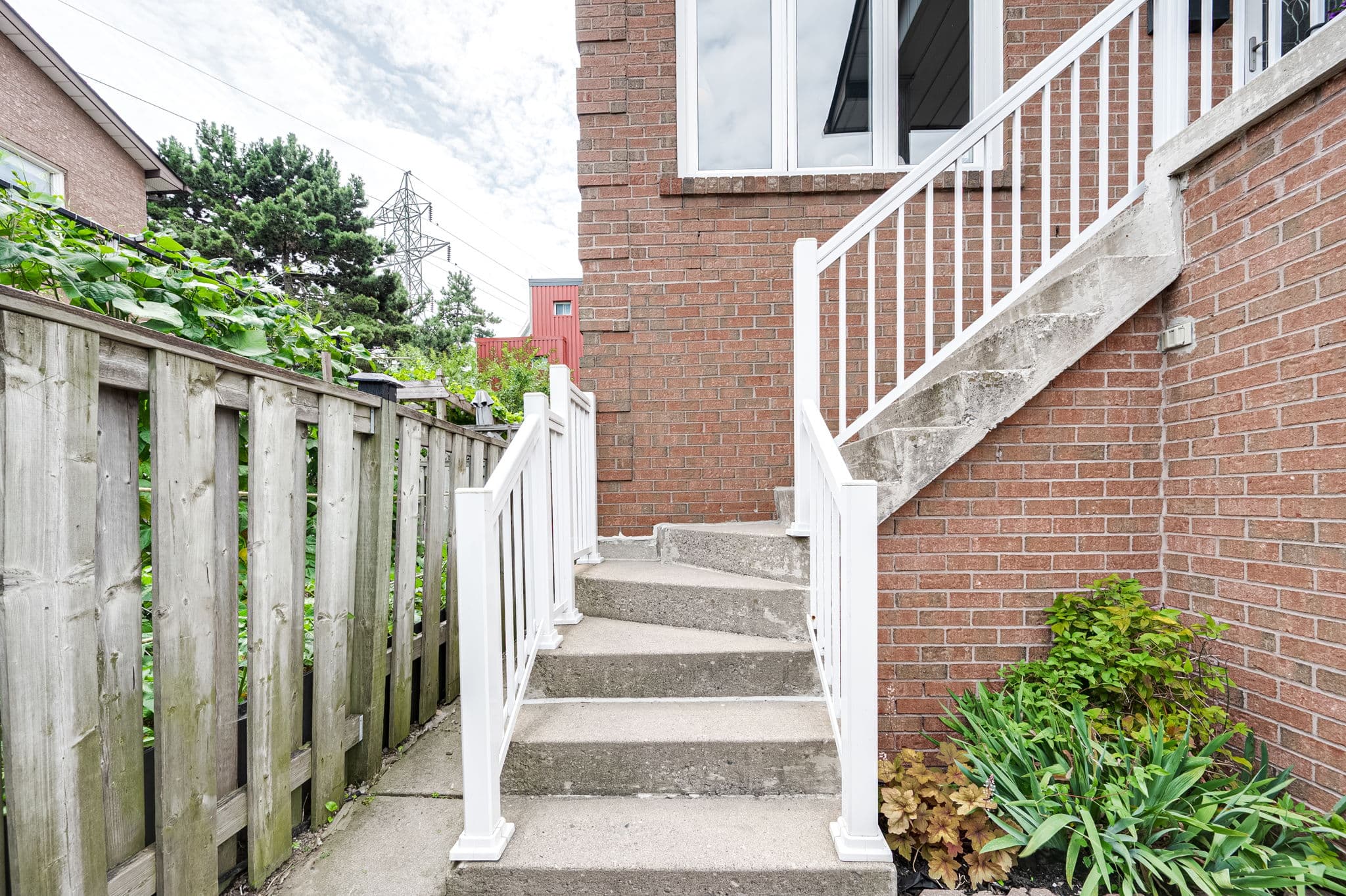 134 Beaver Terrace Toronto, ON M6H 4G8