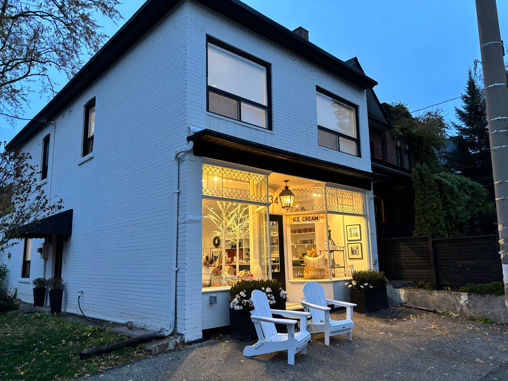 134 Tyrrel Ave Toronto, ON M6G 2G5