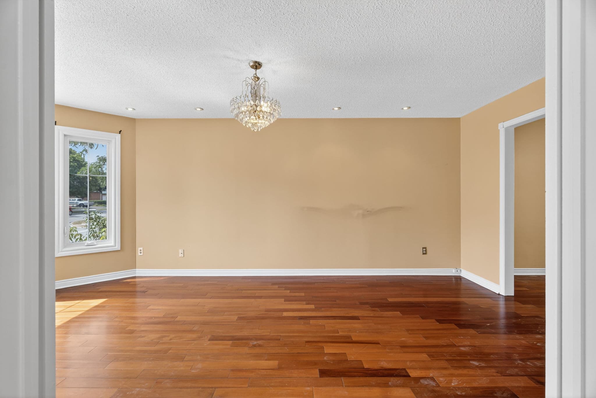 1345 Sir David Dr Oakville, ON L6J 6V5