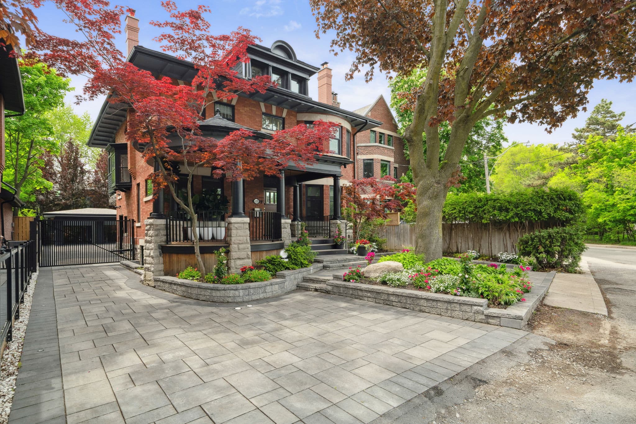 135 Crescent Rd Toronto, ON M4W 1T8