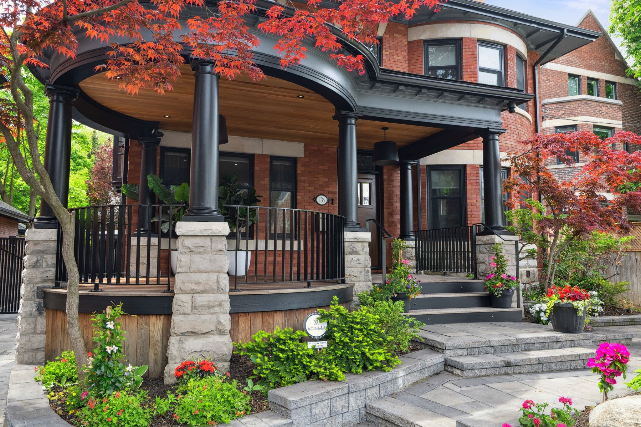 135 Crescent Rd Toronto, ON M4W 1T8