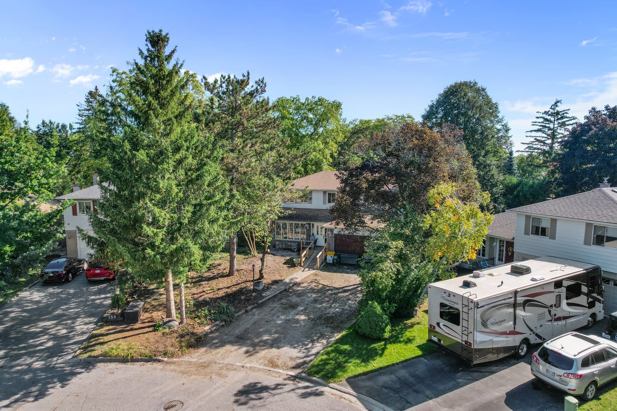 135 Marla Ct Richmond Hill, ON L4C 4S1