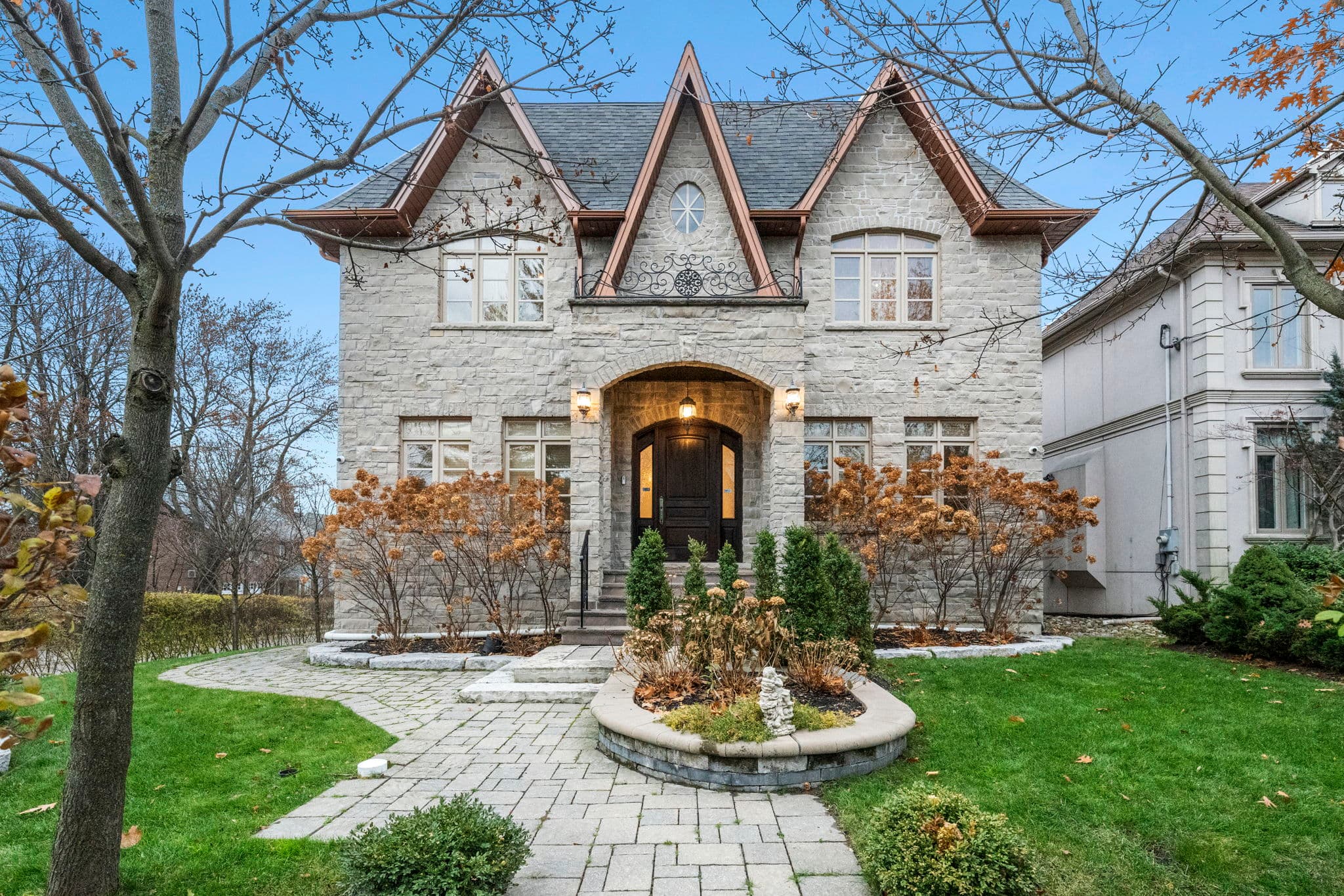 139 Beechwood Ave Toronto, ON M2L 1J9