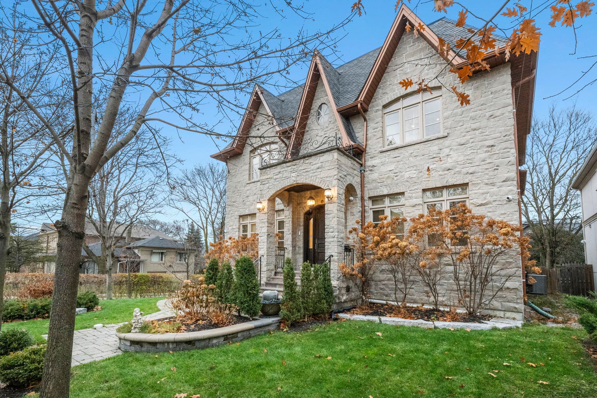 139 Beechwood Ave Toronto, ON M2L 1J9
