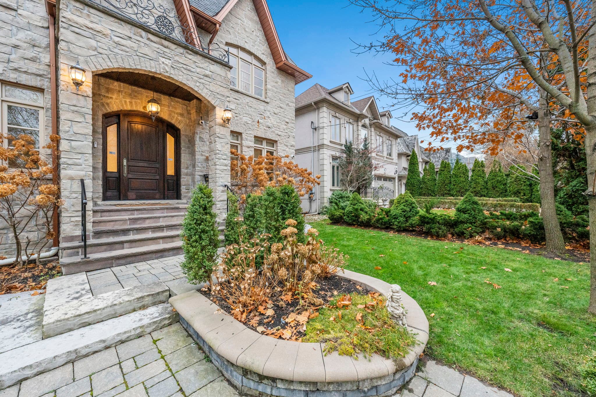 139 Beechwood Ave Toronto, ON M2L 1J9