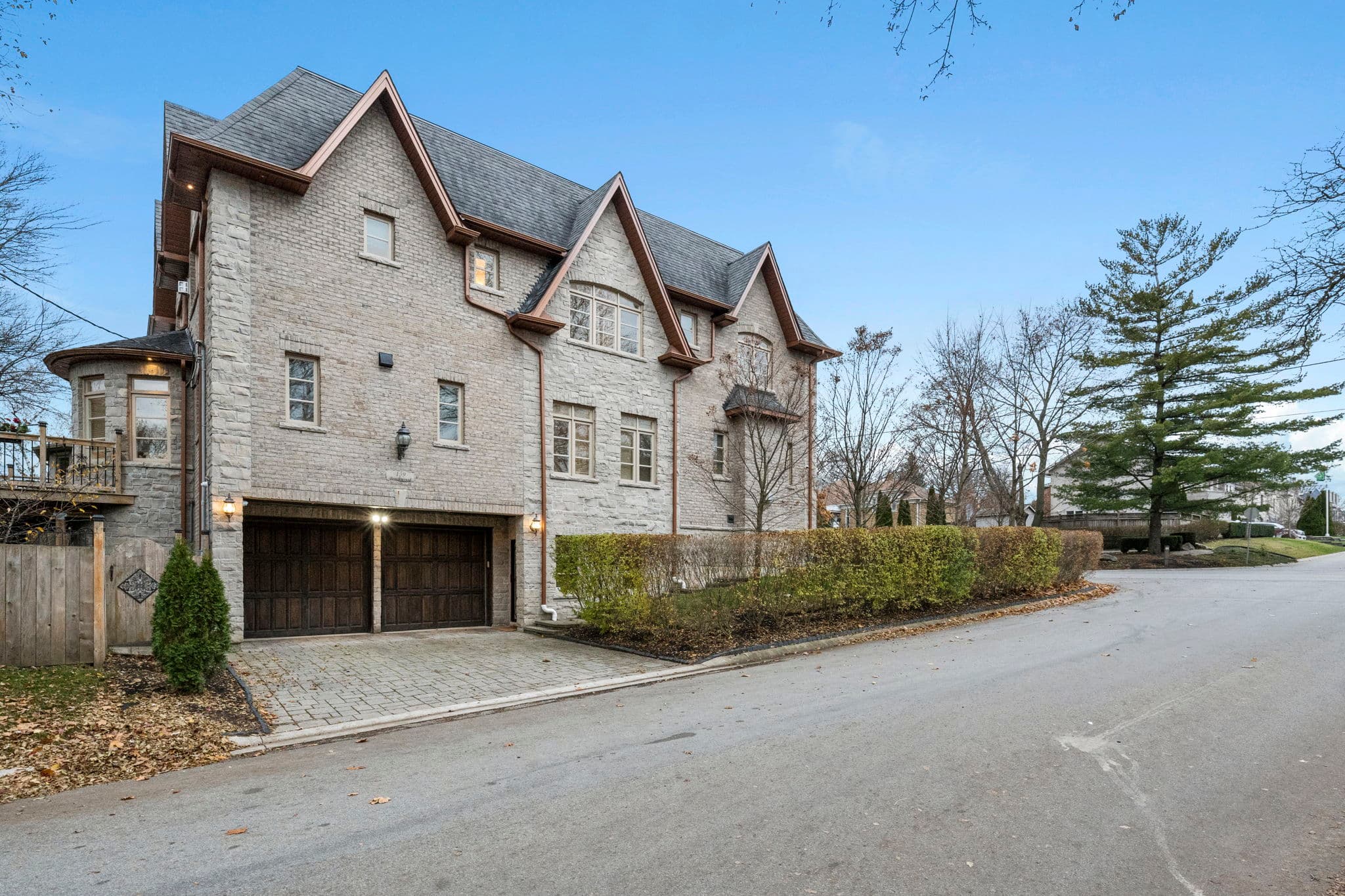 139 Beechwood Ave Toronto, ON M2L 1J9