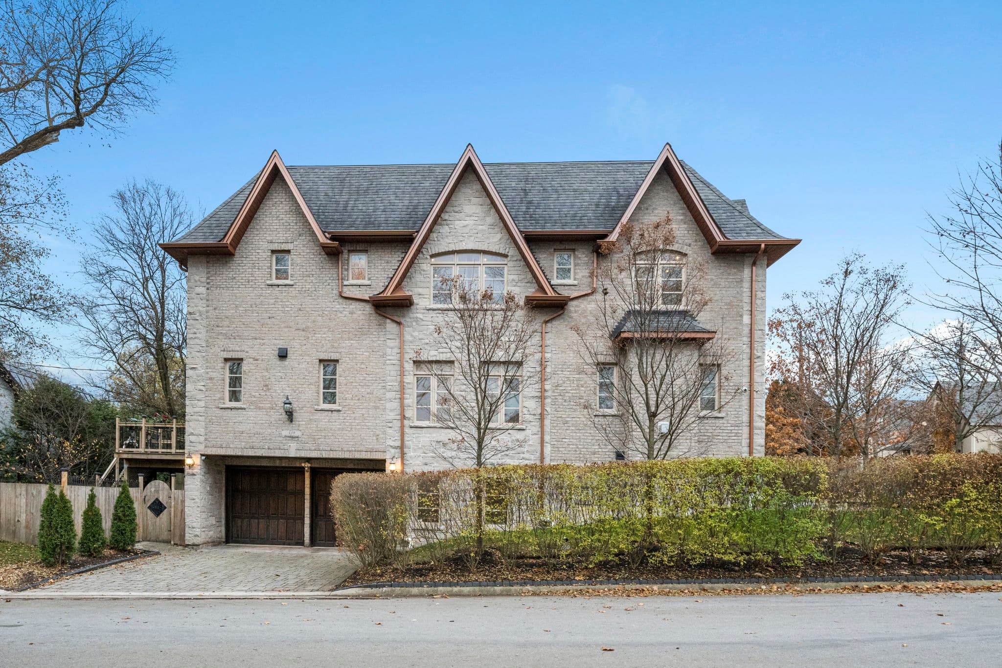 139 Beechwood Ave Toronto, ON M2L 1J9
