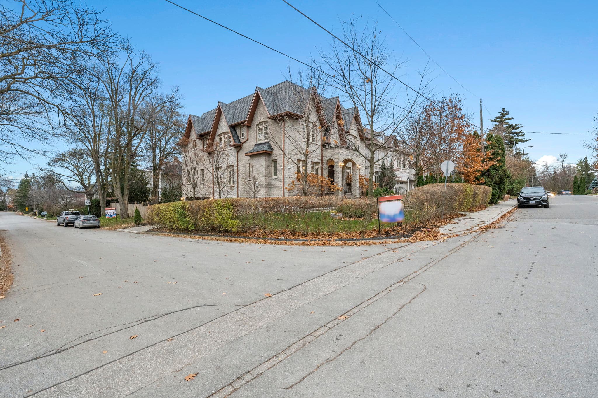 139 Beechwood Ave Toronto, ON M2L 1J9