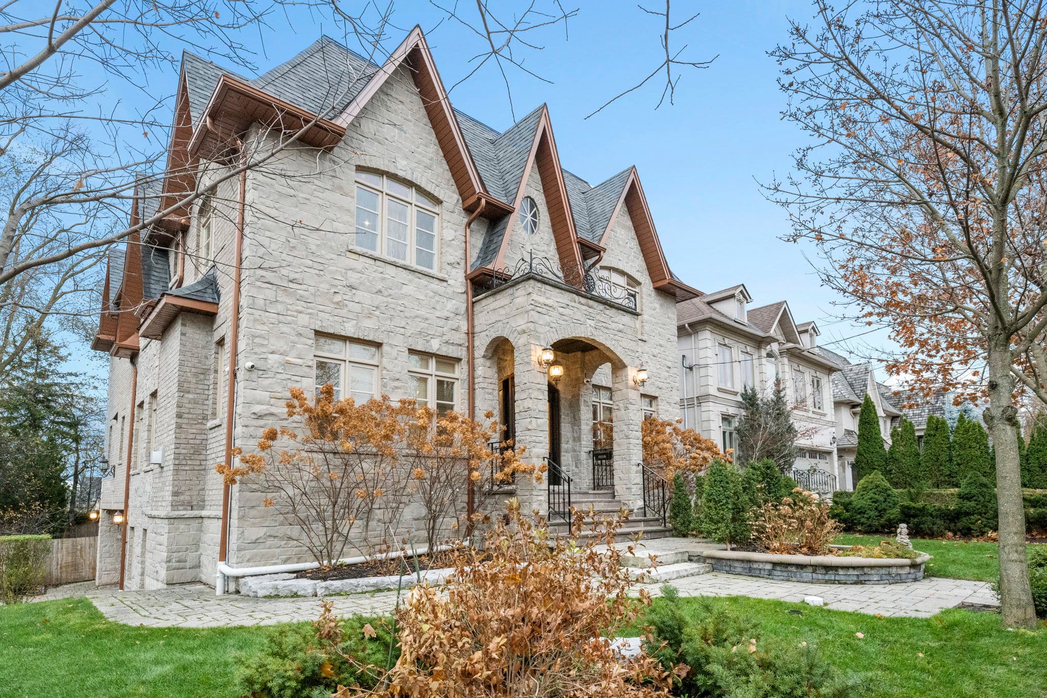 139 Beechwood Ave Toronto, ON M2L 1J9