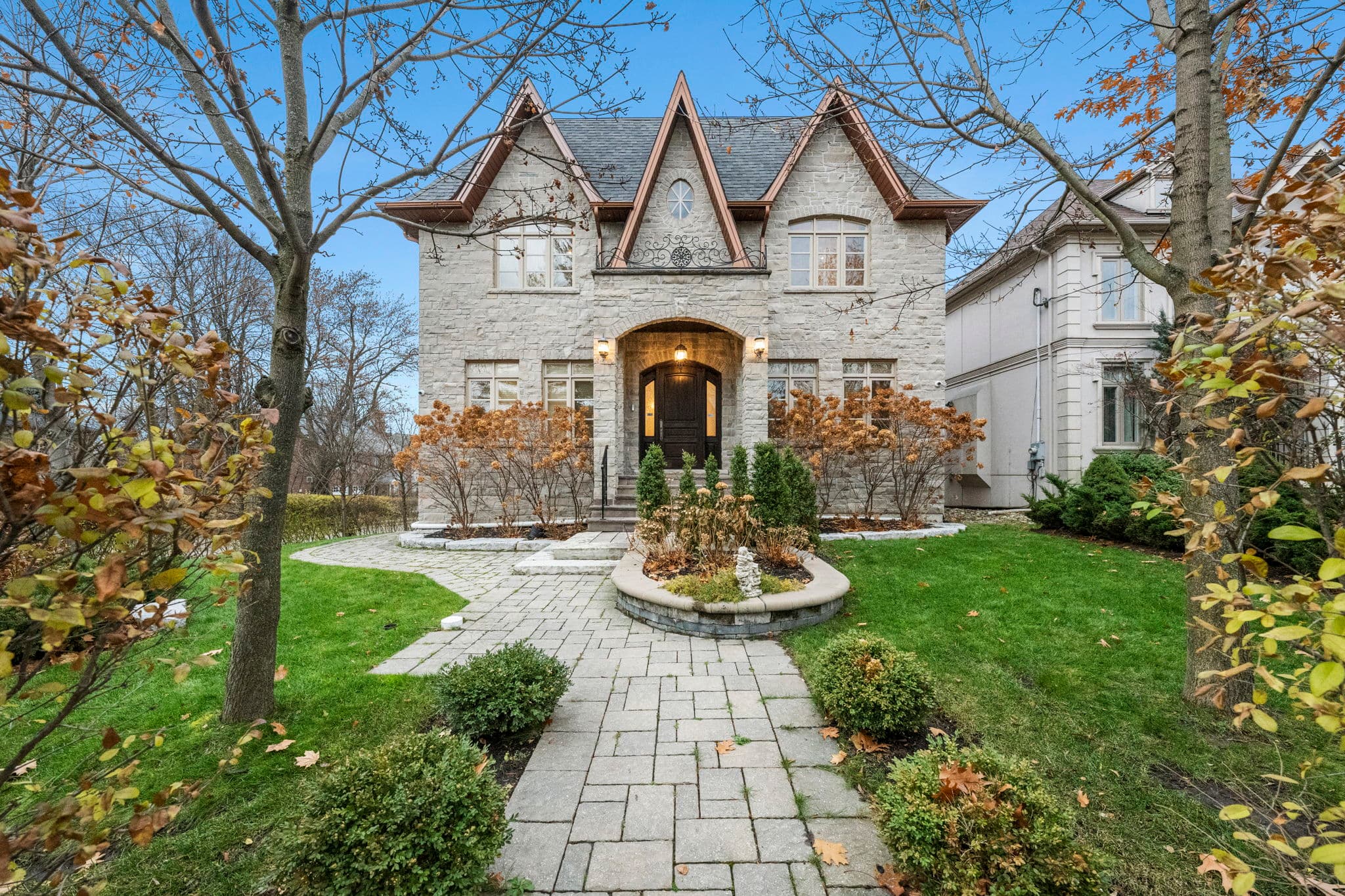 139 Beechwood Ave Toronto, ON M2L 1J9