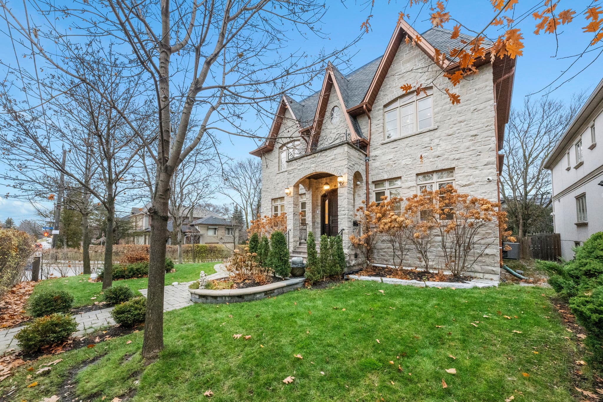 139 Beechwood Ave Toronto, ON M2L 1J9