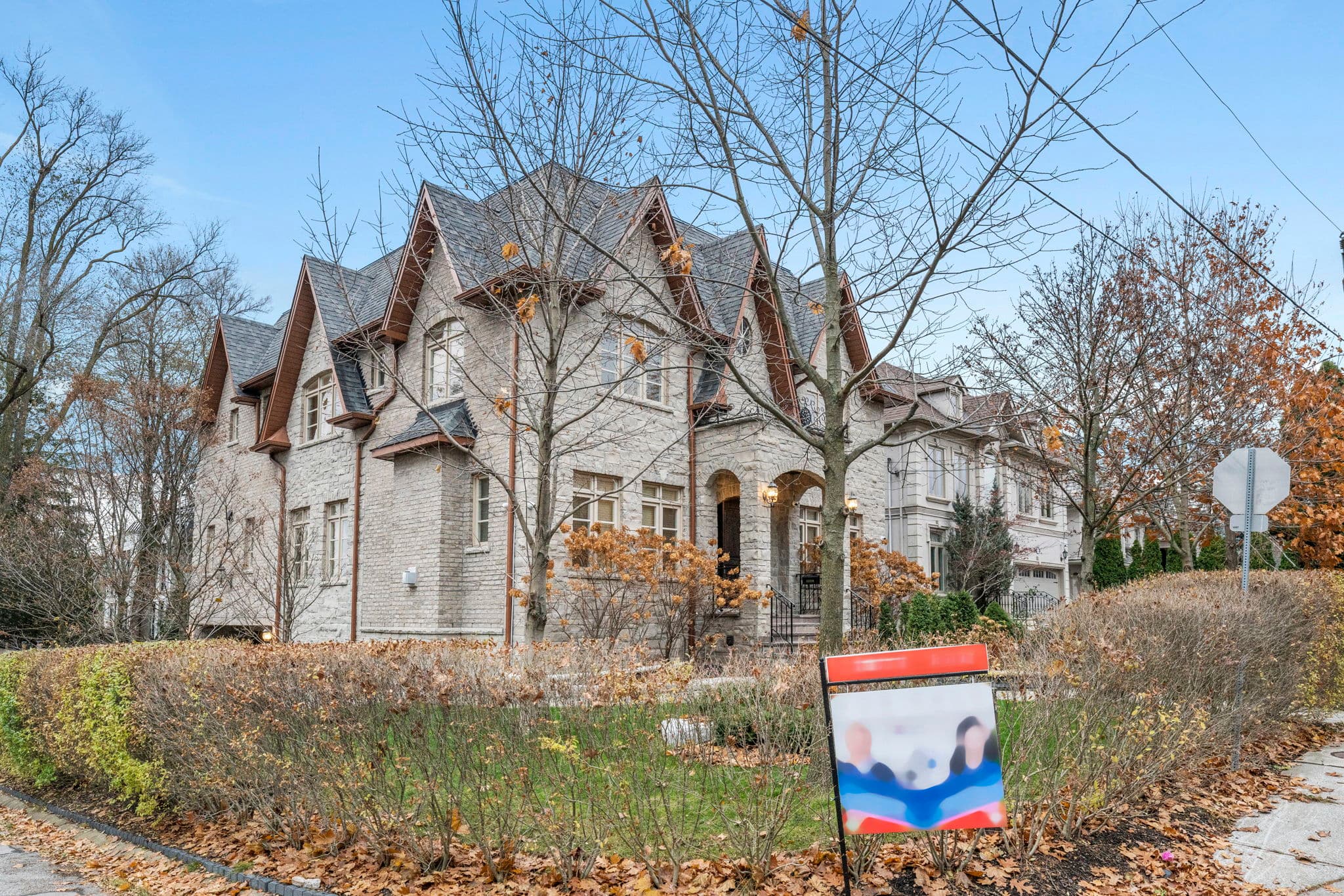 139 Beechwood Ave Toronto, ON M2L 1J9