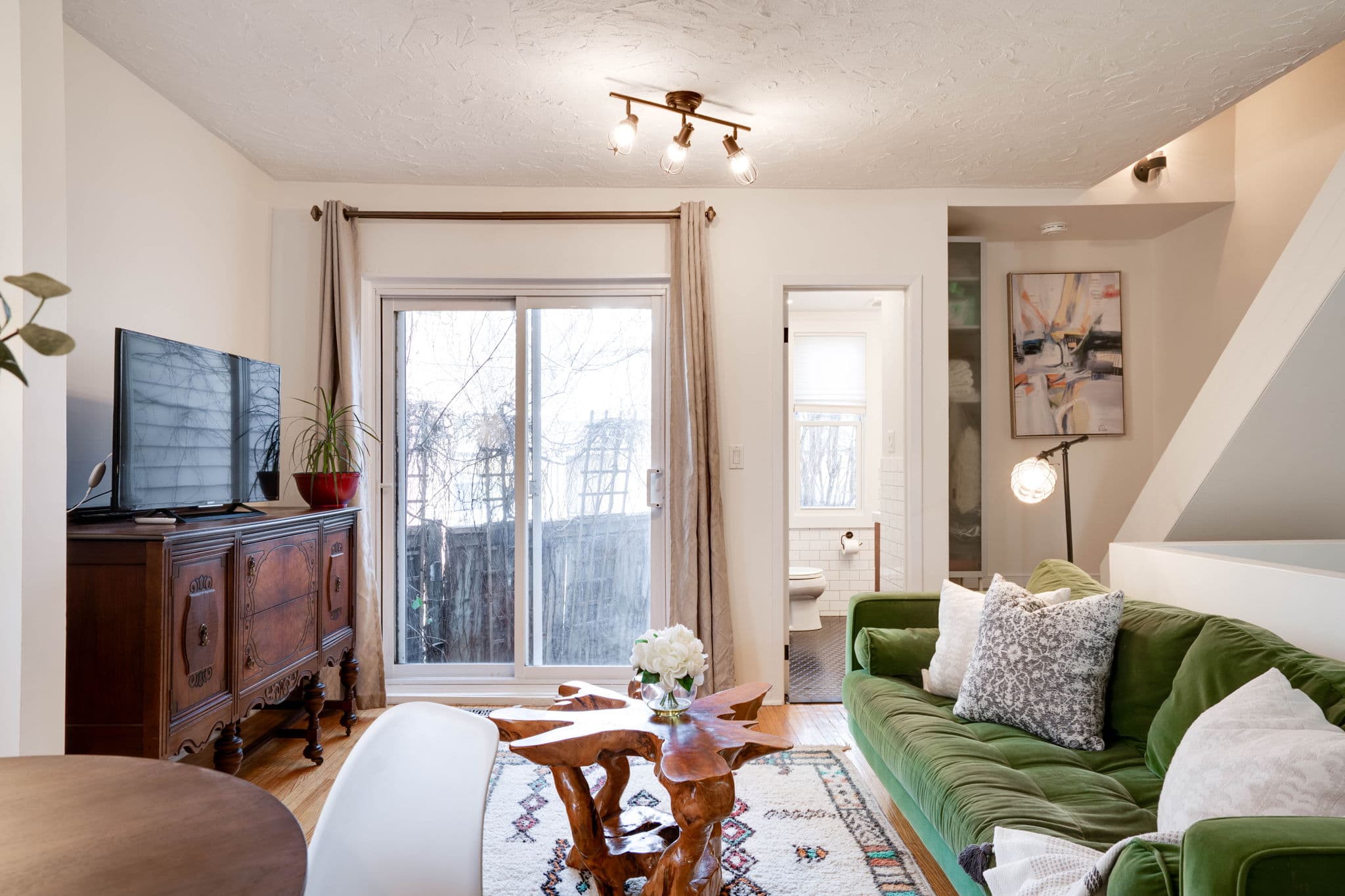 139 Kenwood Ave Toronto, ON M6C 2S4
