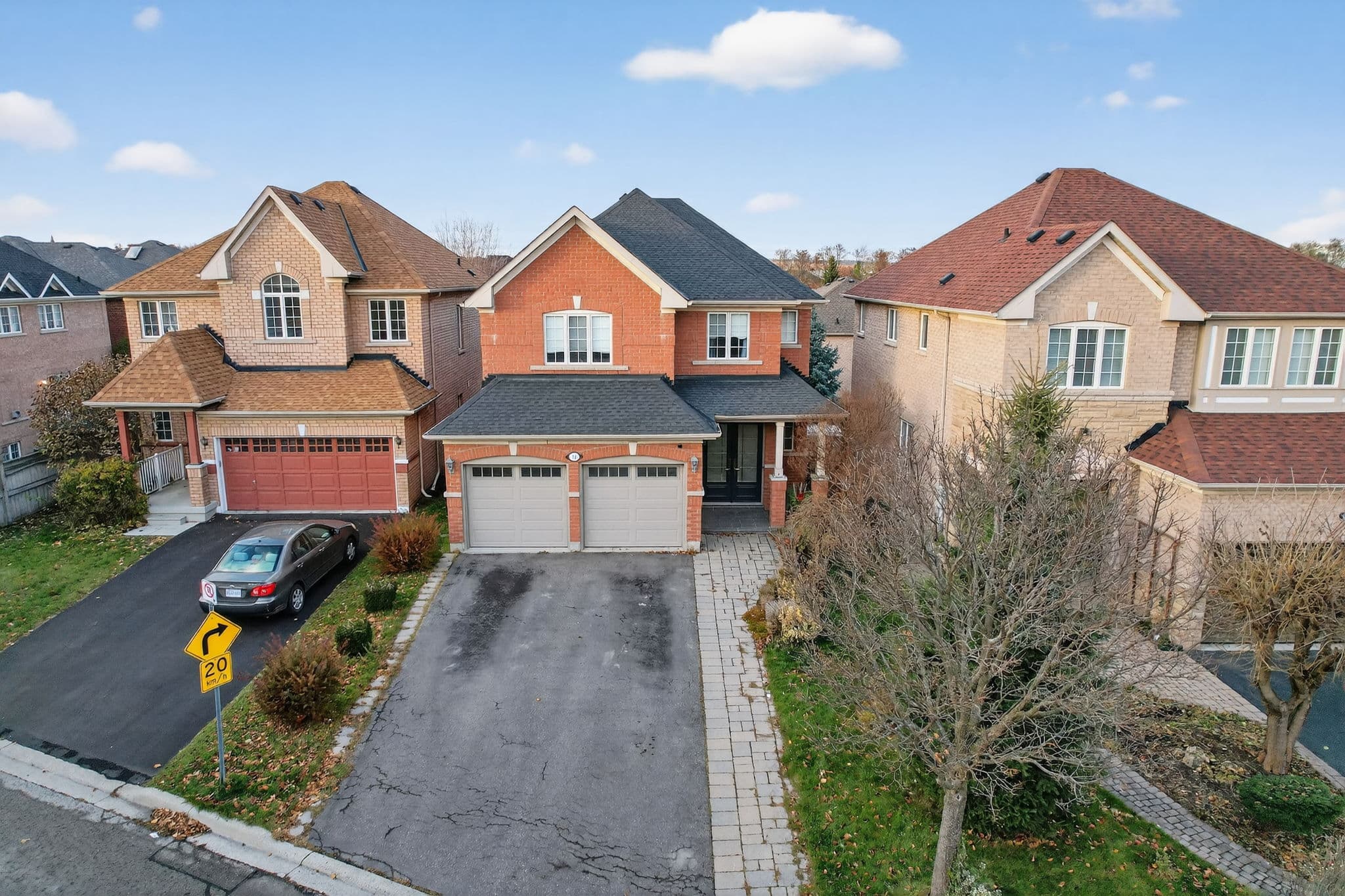14 Pepperberry Rd Vaughan, ON L4J 8W9