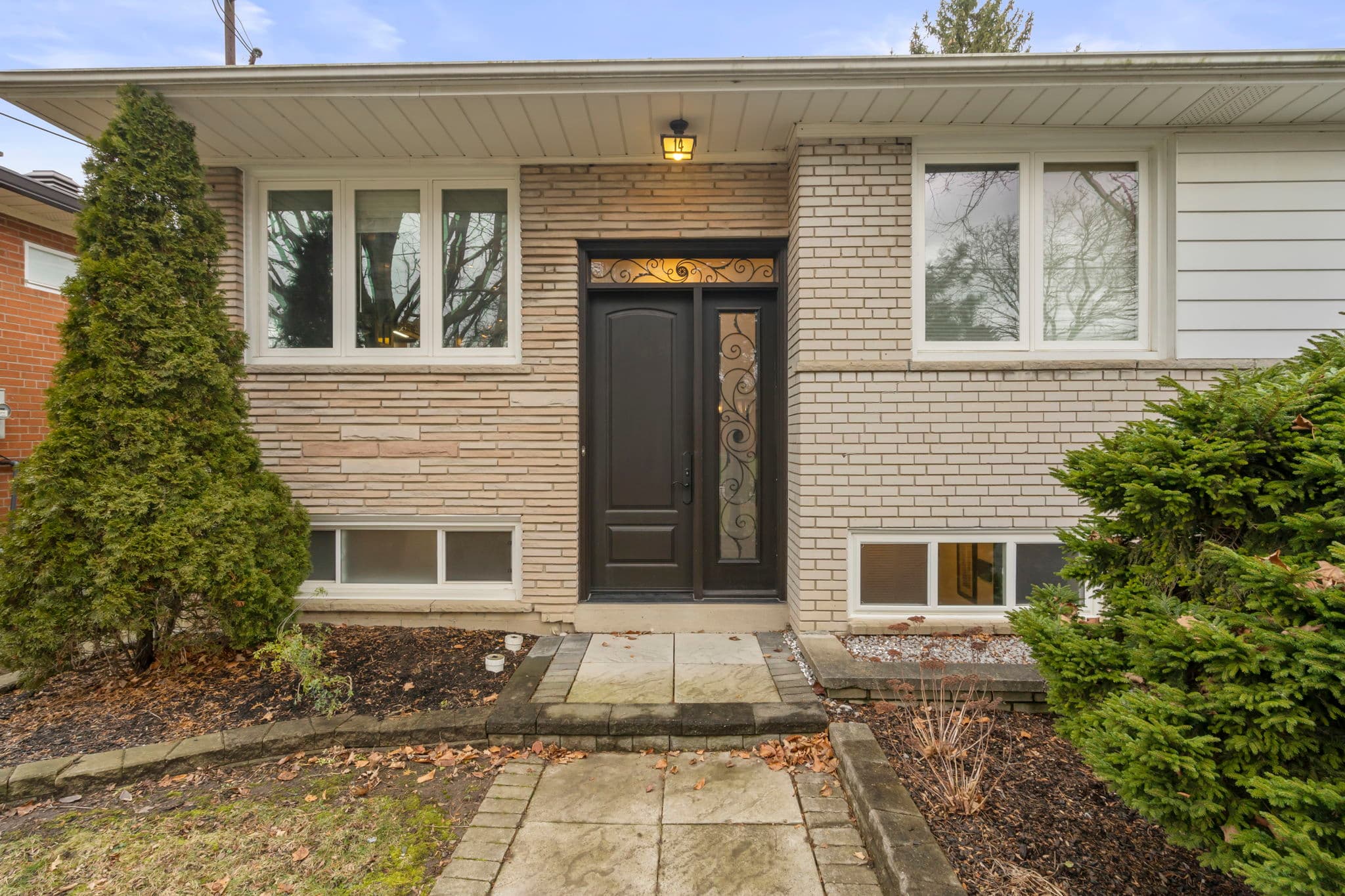 14 Revcoe Dr Toronto, ON M2M 2B8