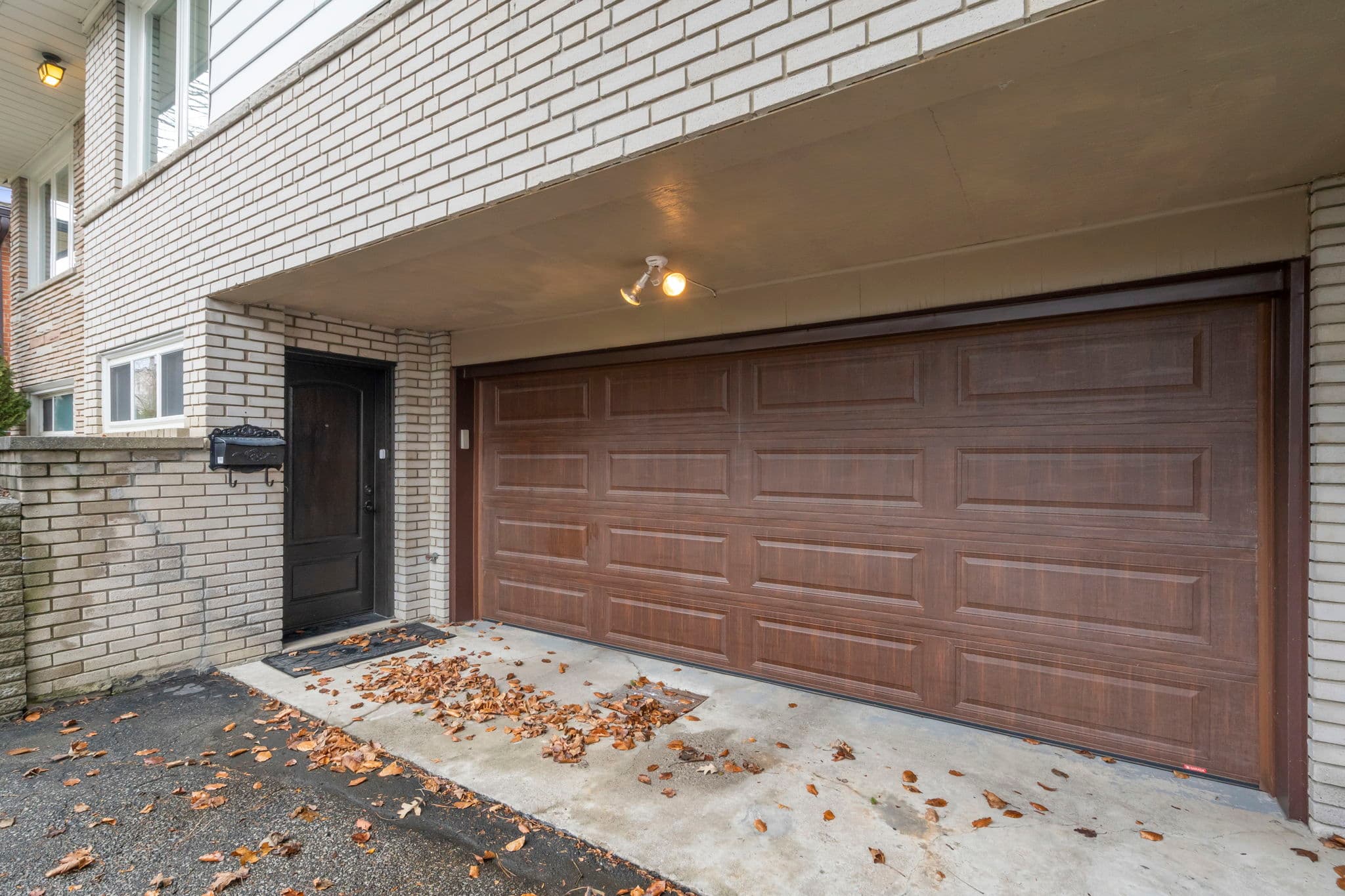 14 Revcoe Dr Toronto, ON M2M 2B8