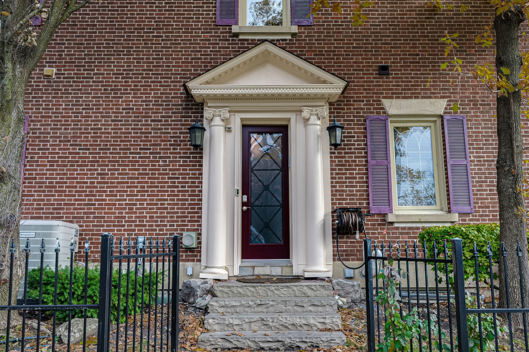 14 Willett Crescent Richmond Hill, ON L4C 7W3