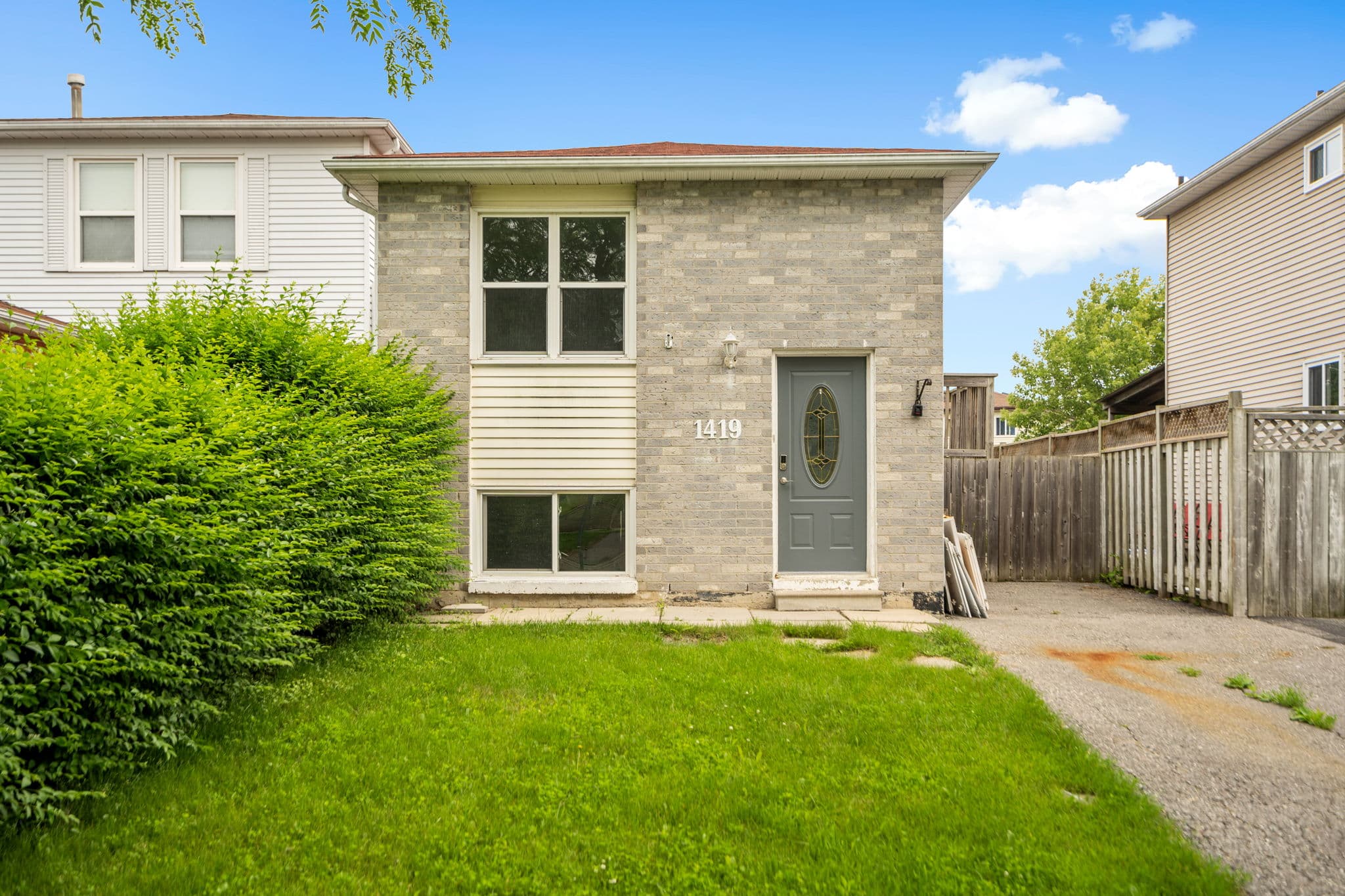 1419 Outlet Dr Oshawa, ON L1J 7Z6