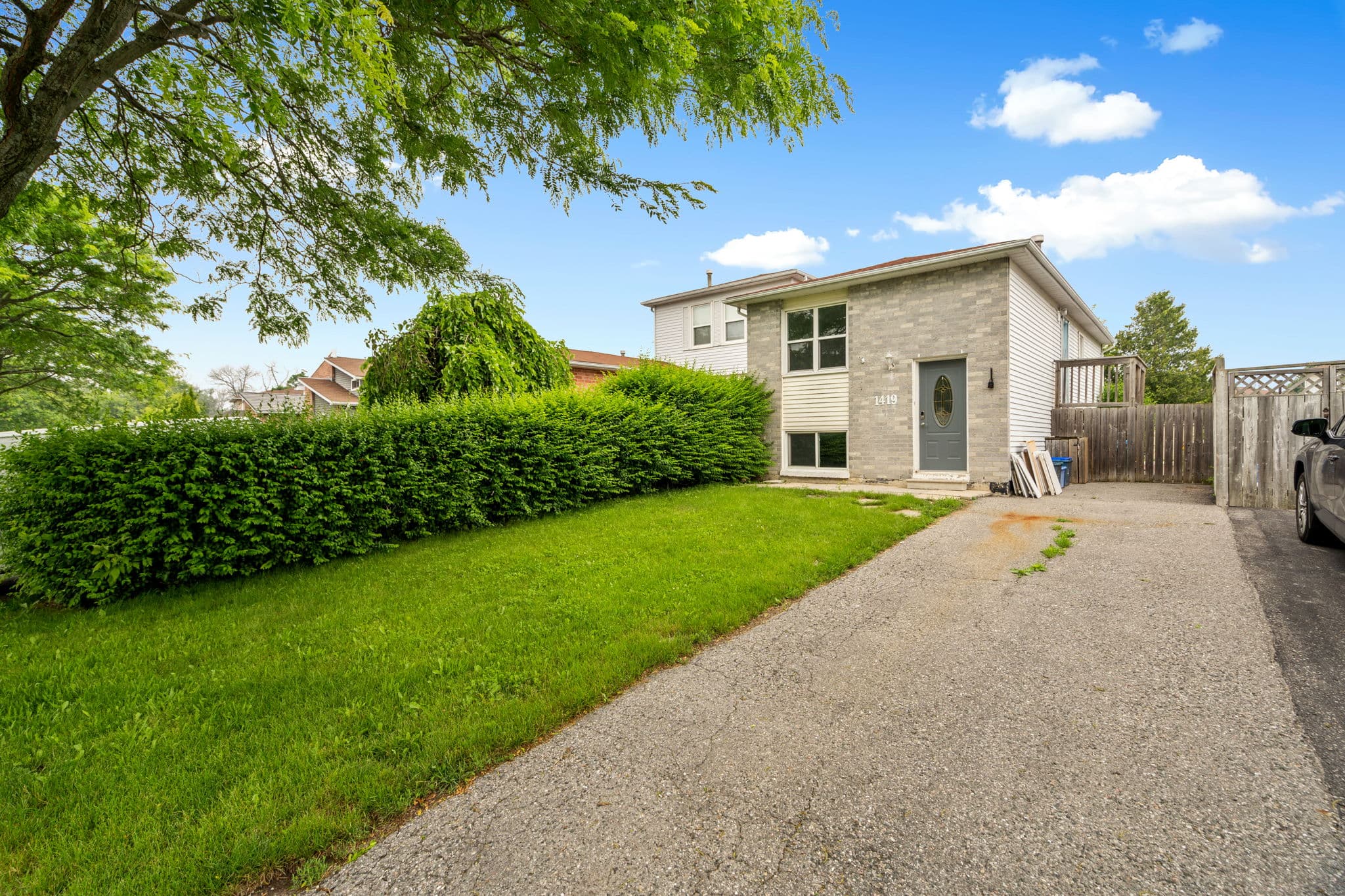 1419 Outlet Dr Oshawa, ON L1J 7Z6